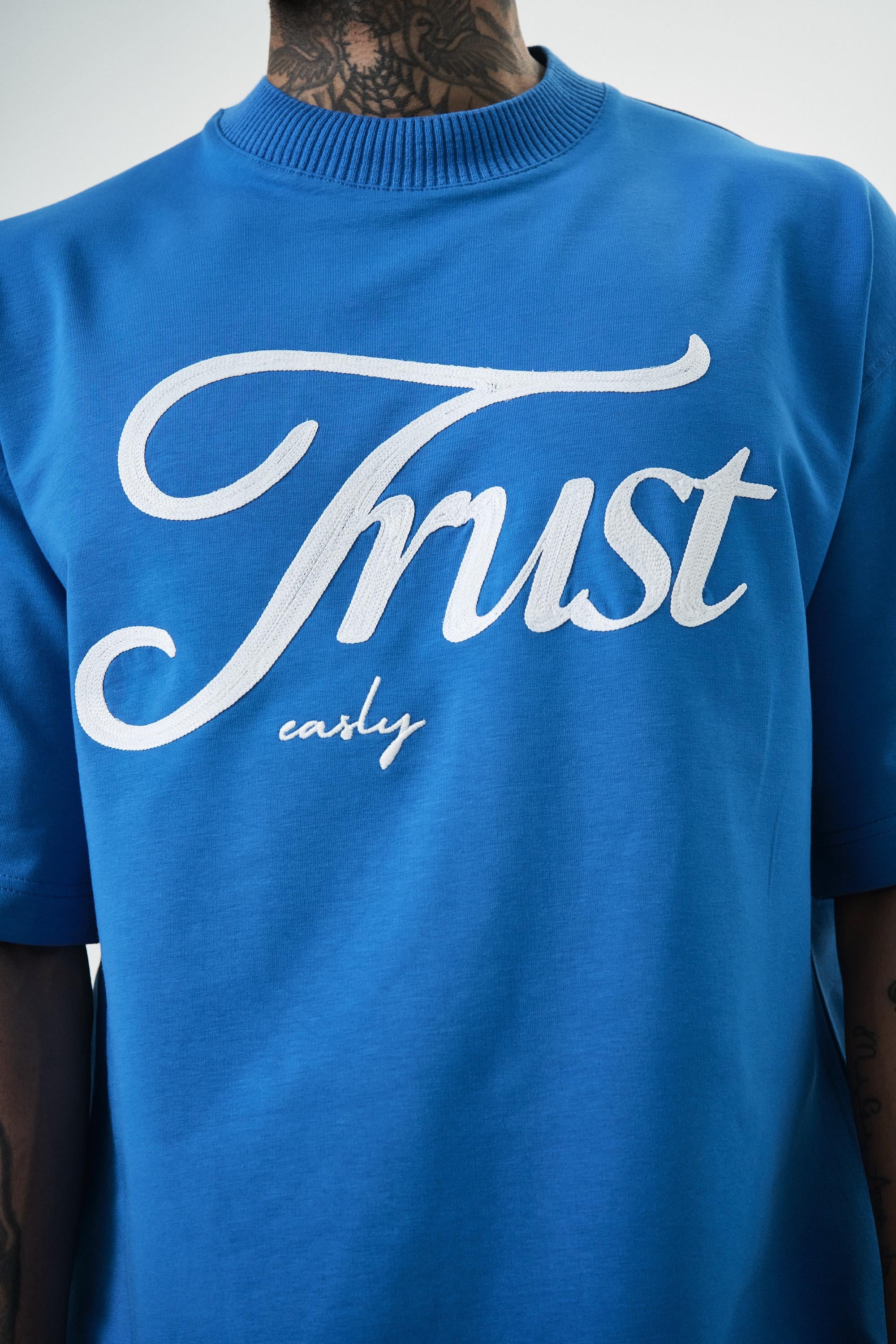 Erkek Trust Yazılı Oversize T-Shirt Mavi