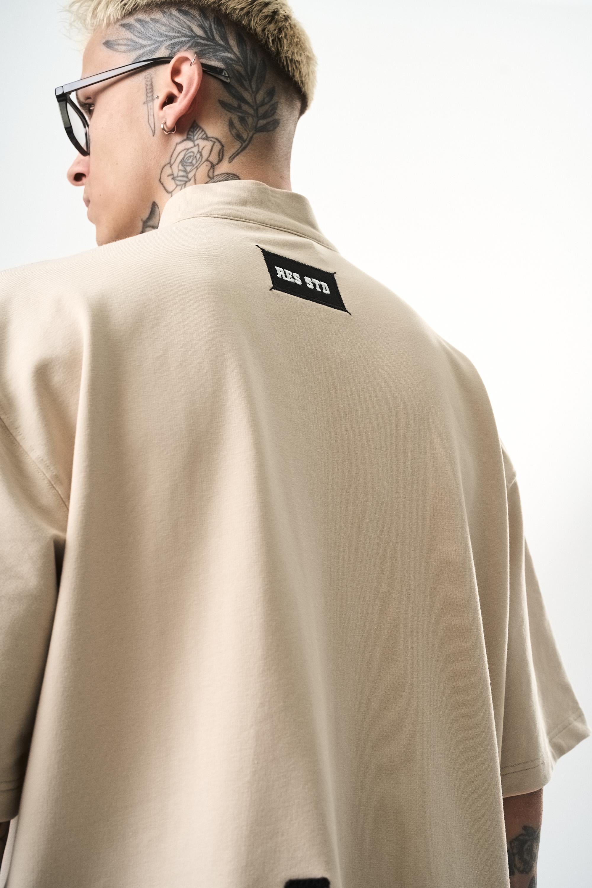 Erkek Imagined Nakışlı Yarım Fermuarlı Oversize T-Shirt Bej