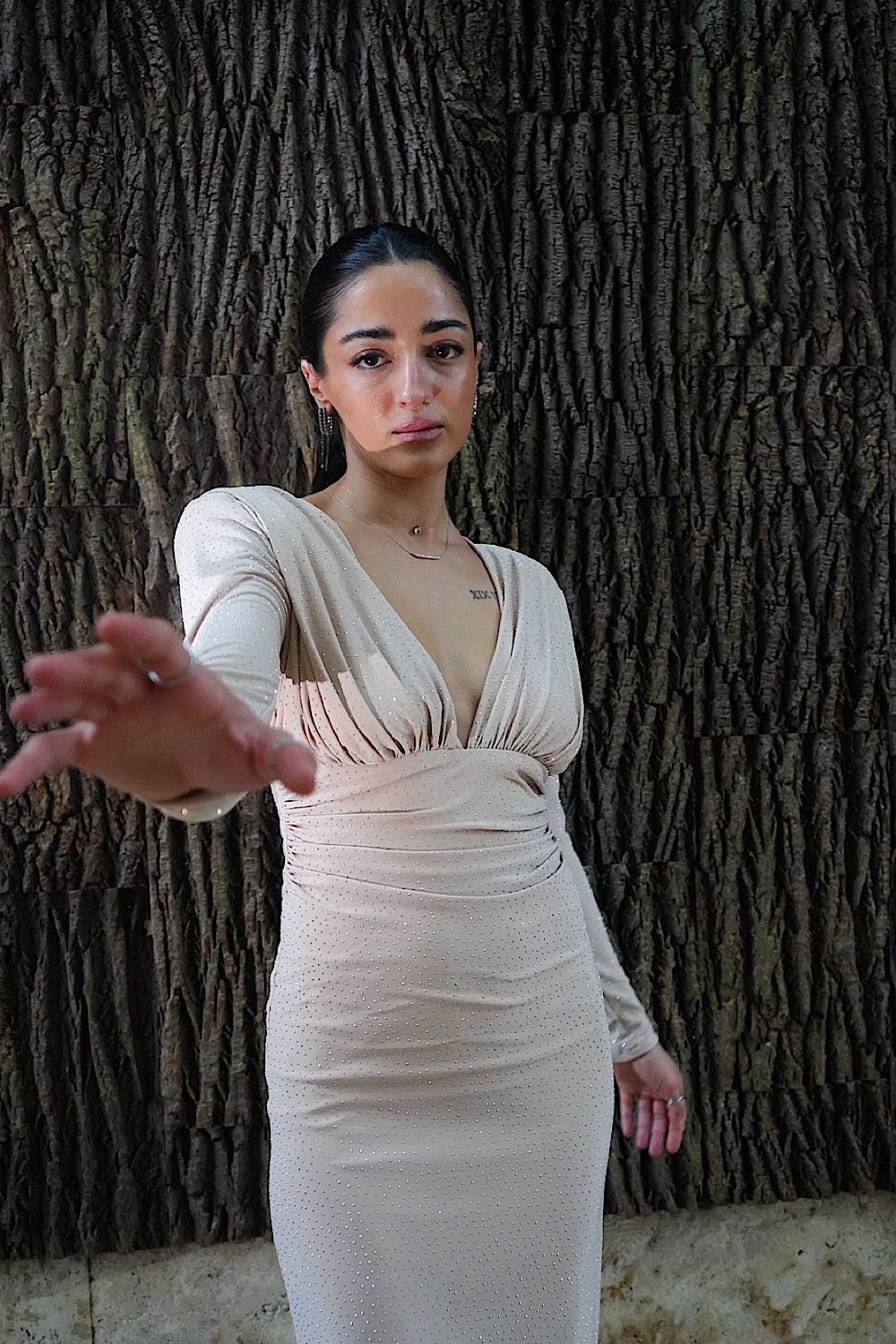 Kadın Taşlı Dik Yaka Krem Midi Vatkalı Elbise Abiye - 1