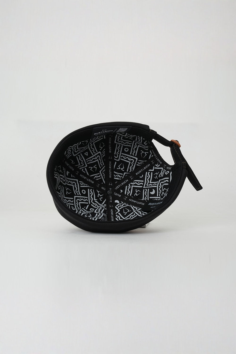 RustandRich-Docker Şapka The Indians Collection Red Indian Siyah/gold Unisex-Şapka-5-Milagron.com