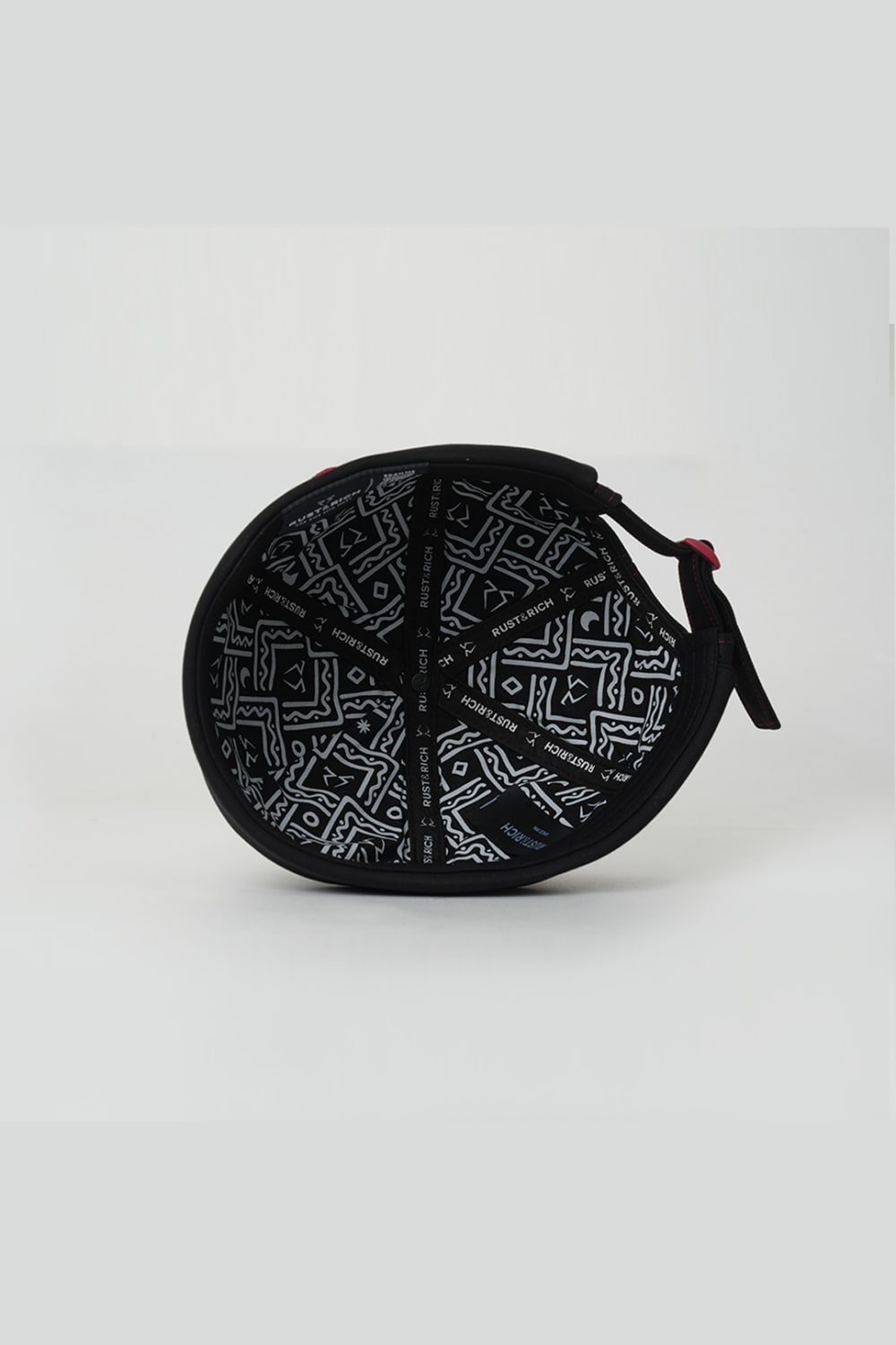 RustandRich-Docker Şapka The Indians Collection Red Indian Siyah/kırmızı Unisex-Şapka-4-Milagron.com