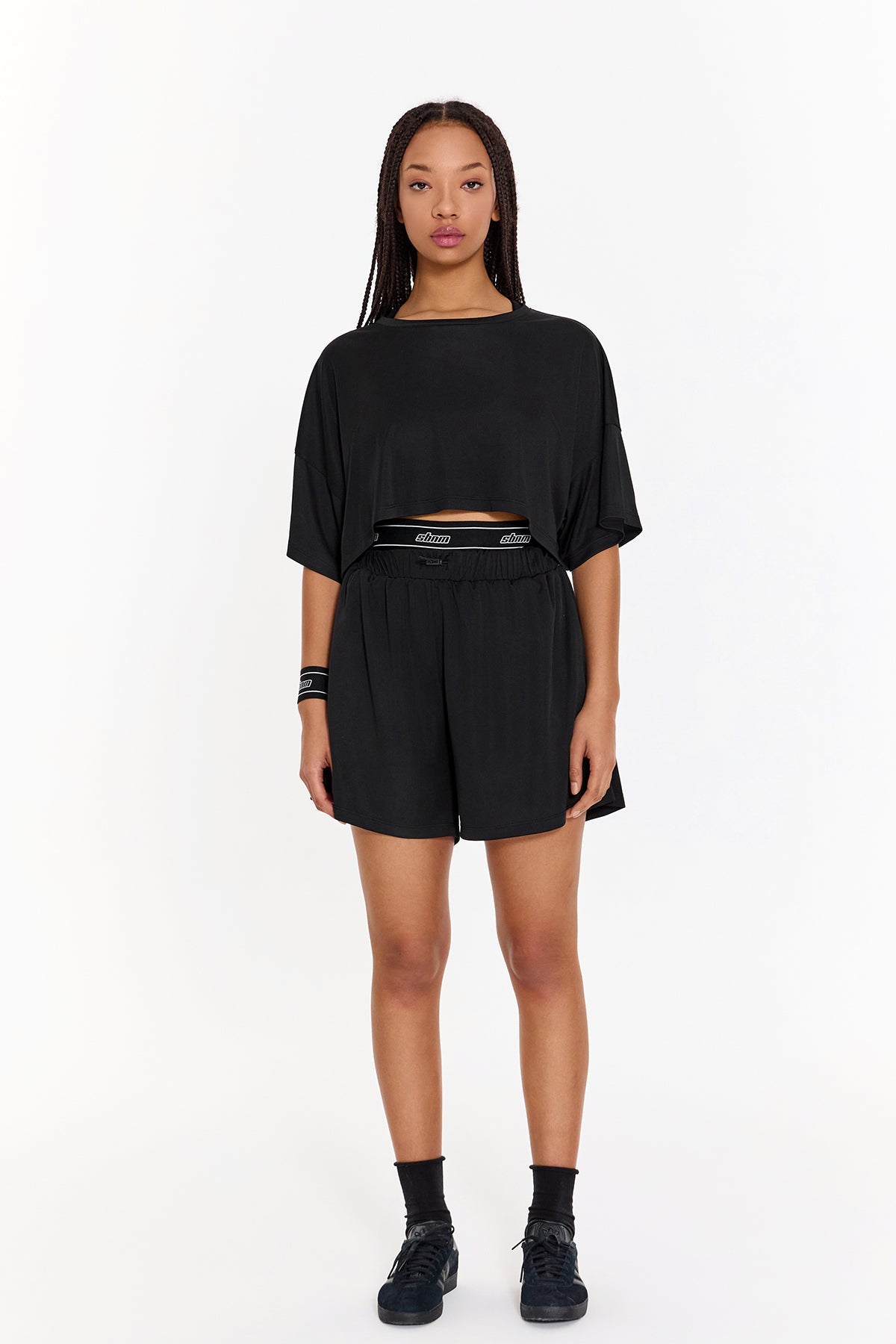 SBNM-Pull On Yoga Short In Black-Şort-1-Milagron.com