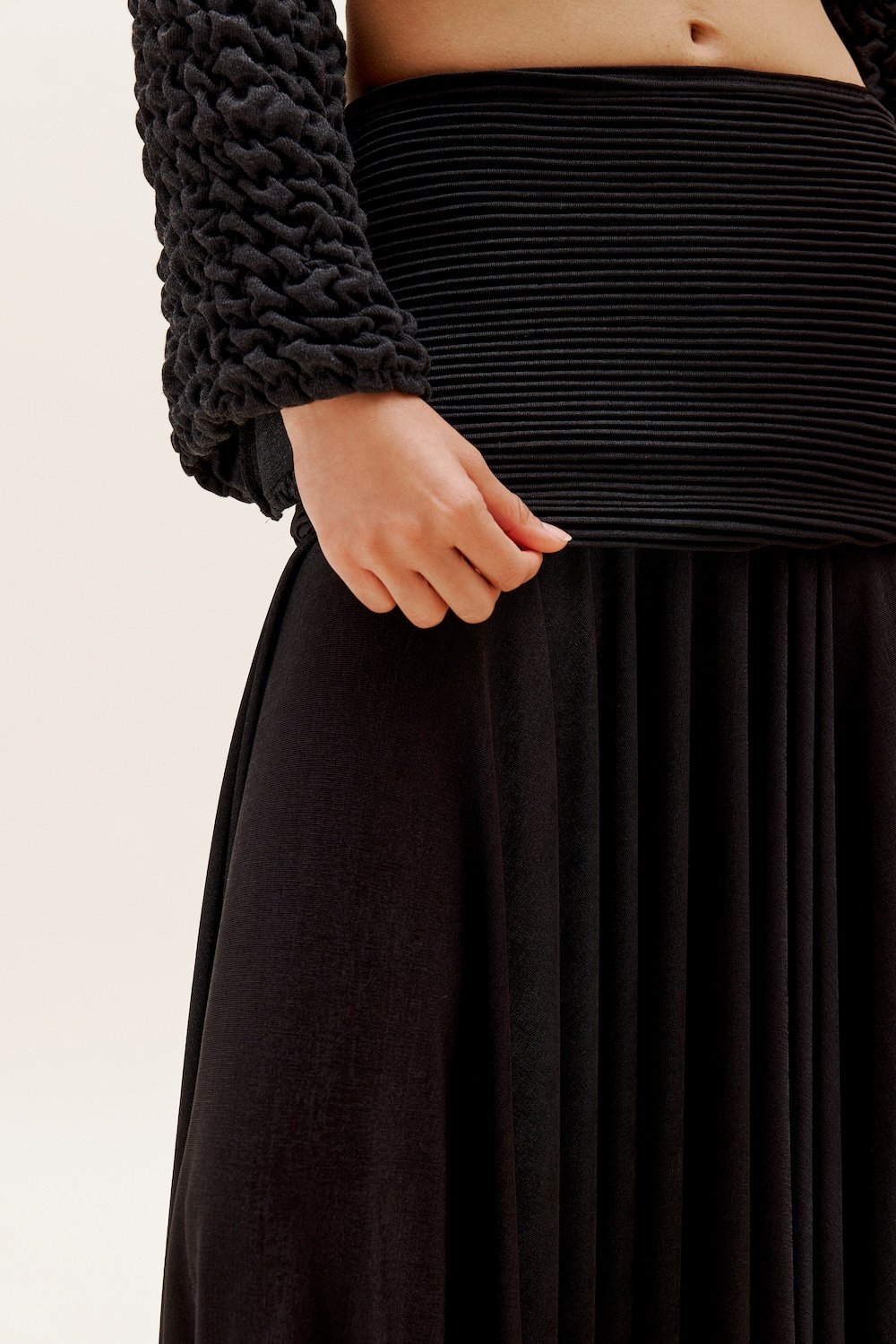 Selia Richwood-Black Plisse Long Skirt-Etek-3-Milagron.com