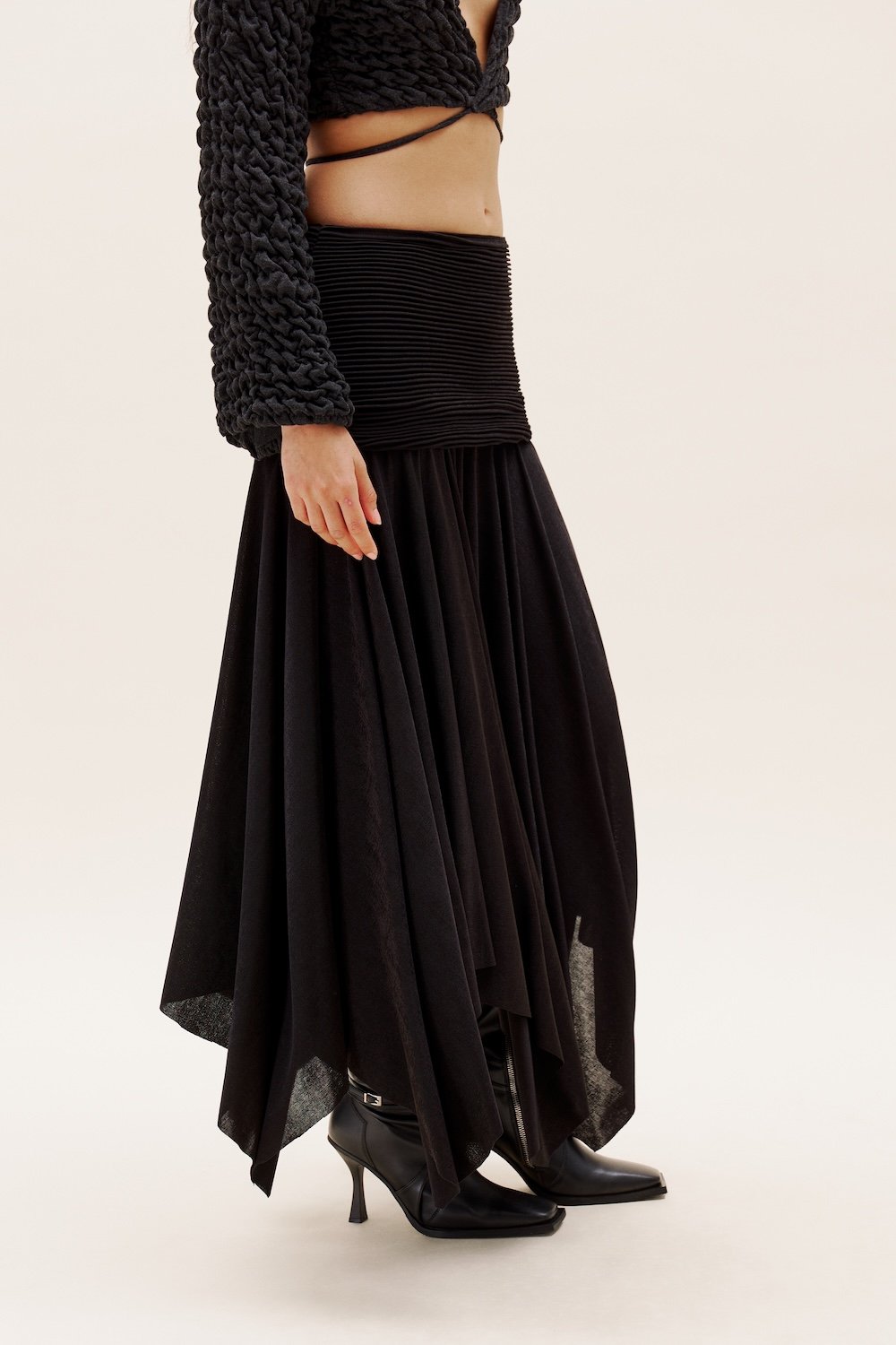 Selia Richwood-Black Plisse Long Skirt-Etek-5-Milagron.com