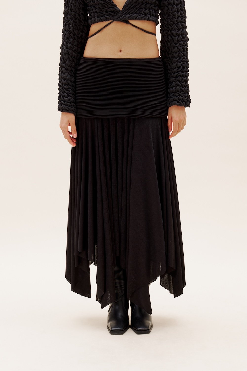 Selia Richwood-Black Plisse Long Skirt-Etek-7-Milagron.com