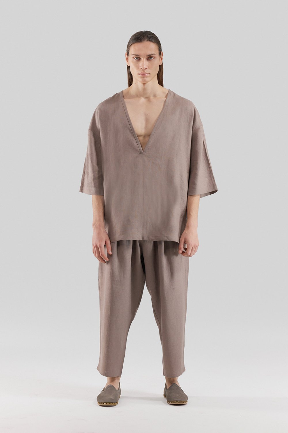 Sertaç Taşdelen-Koyu Kahverengi %100 Keten Derin V Yaka Oversized Erkek T-shirt Model T 10-T-Shirts-1-Milagron.com