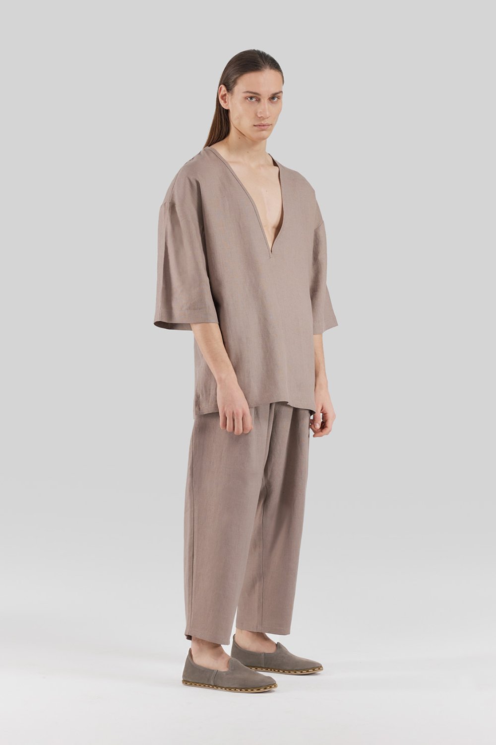 Sertaç Taşdelen-Koyu Kahverengi %100 Keten Derin V Yaka Oversized Erkek T-shirt Model T 10-T-Shirts-2-Milagron.com