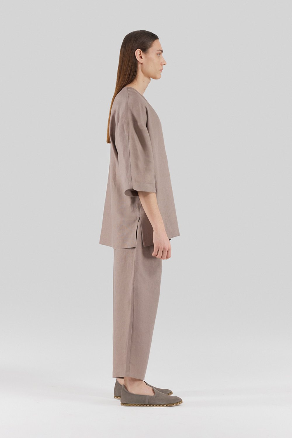 Sertaç Taşdelen-Koyu Kahverengi %100 Keten Derin V Yaka Oversized Erkek T-shirt Model T 10-T-Shirts-4-Milagron.com