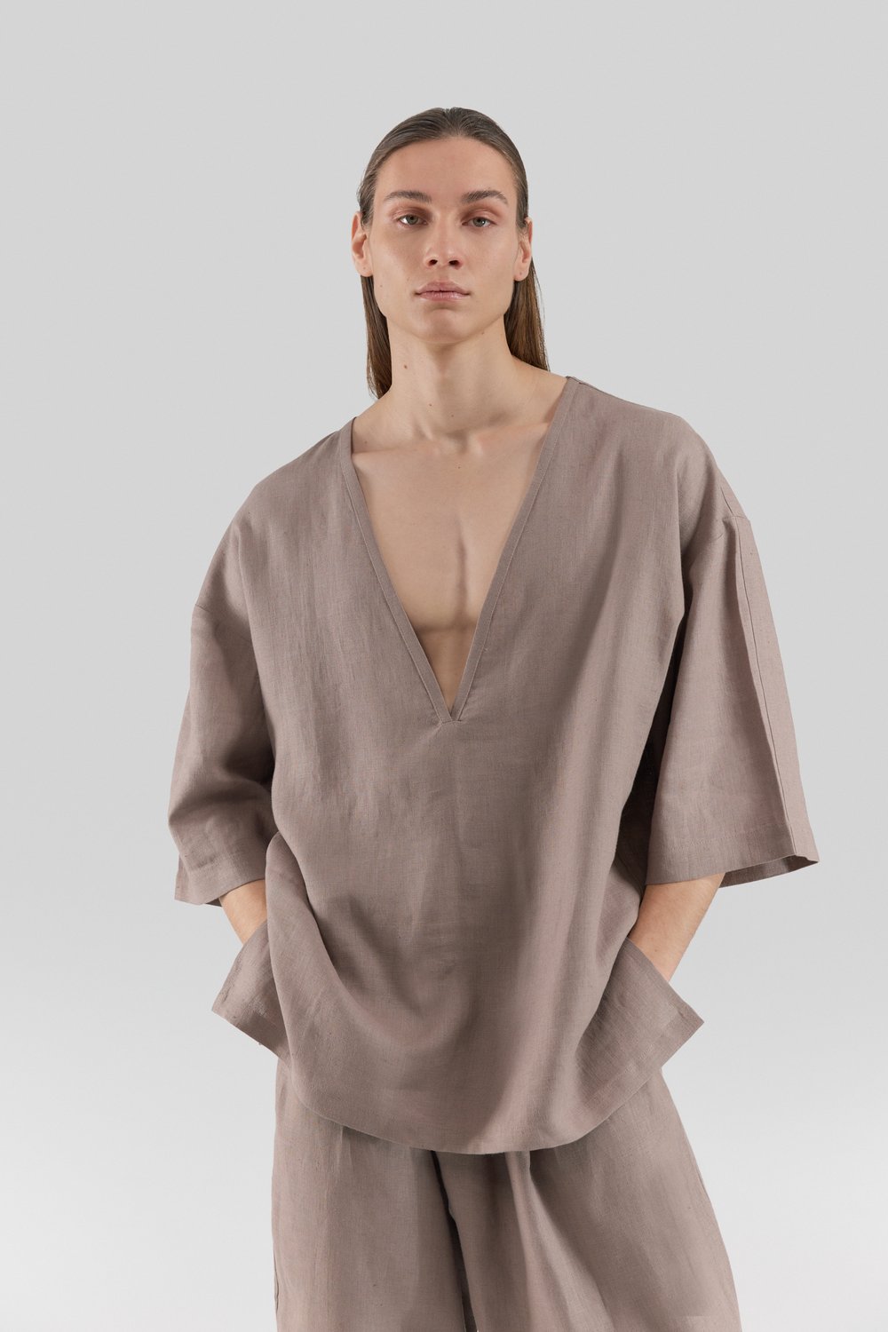 Sertaç Taşdelen-Koyu Kahverengi %100 Keten Derin V Yaka Oversized Erkek T-shirt Model T 10-T-Shirts-5-Milagron.com