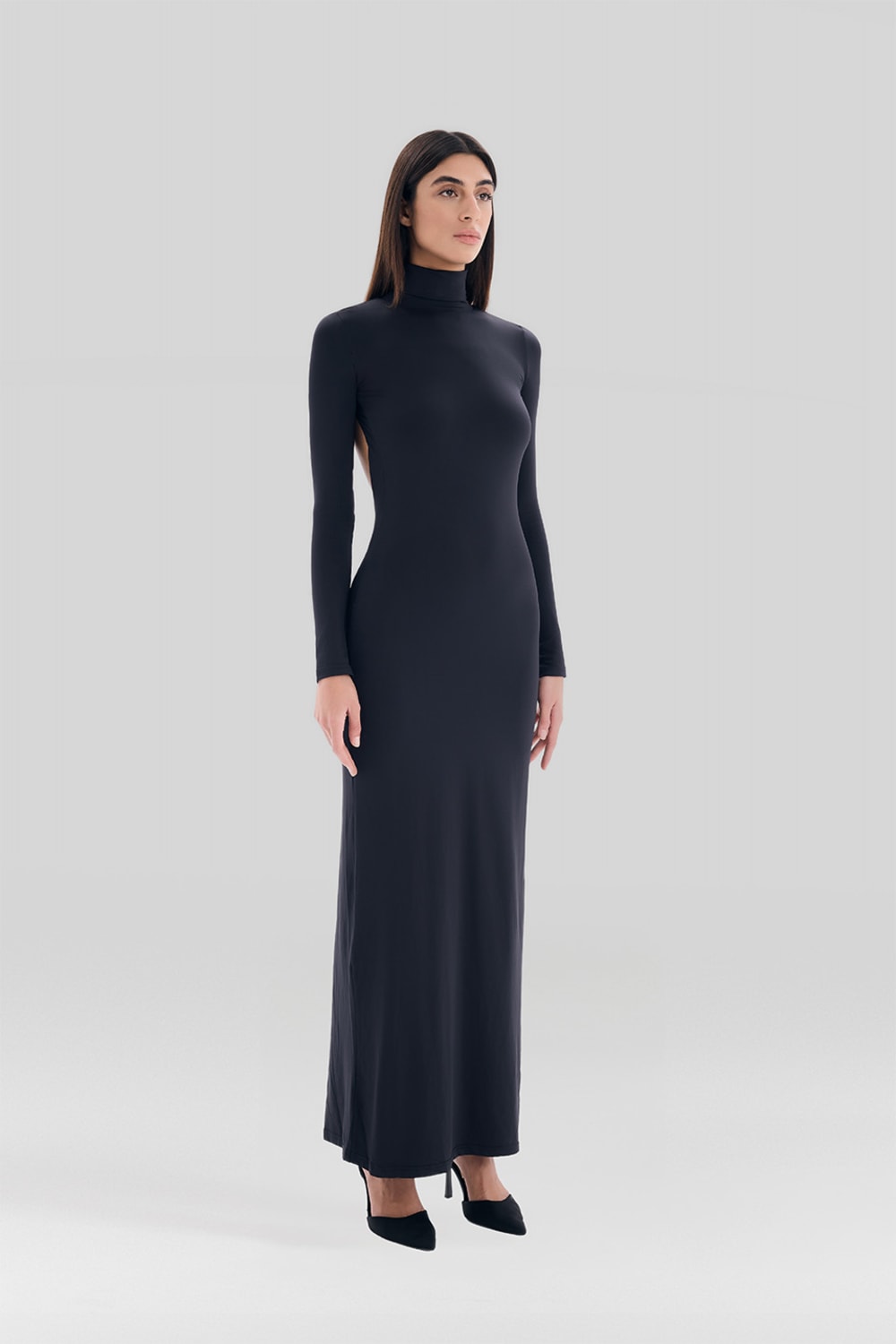 Sertaç Taşdelen-Sırt Dekolteli Uzun Siyah Elbise E 04-Elbise-2-Milagron.com