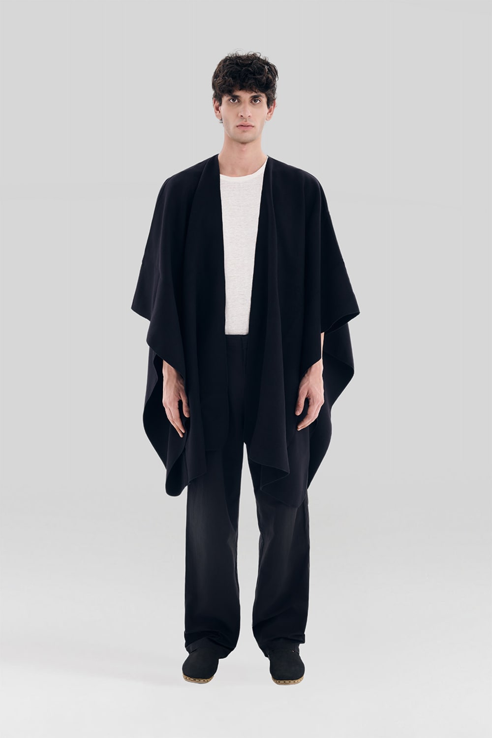 Sertaç Taşdelen-Siyah %100 Yün Çift Taraflı Omuz Oversized Erkek Panço Model R 03-Panço-1-Milagron.com