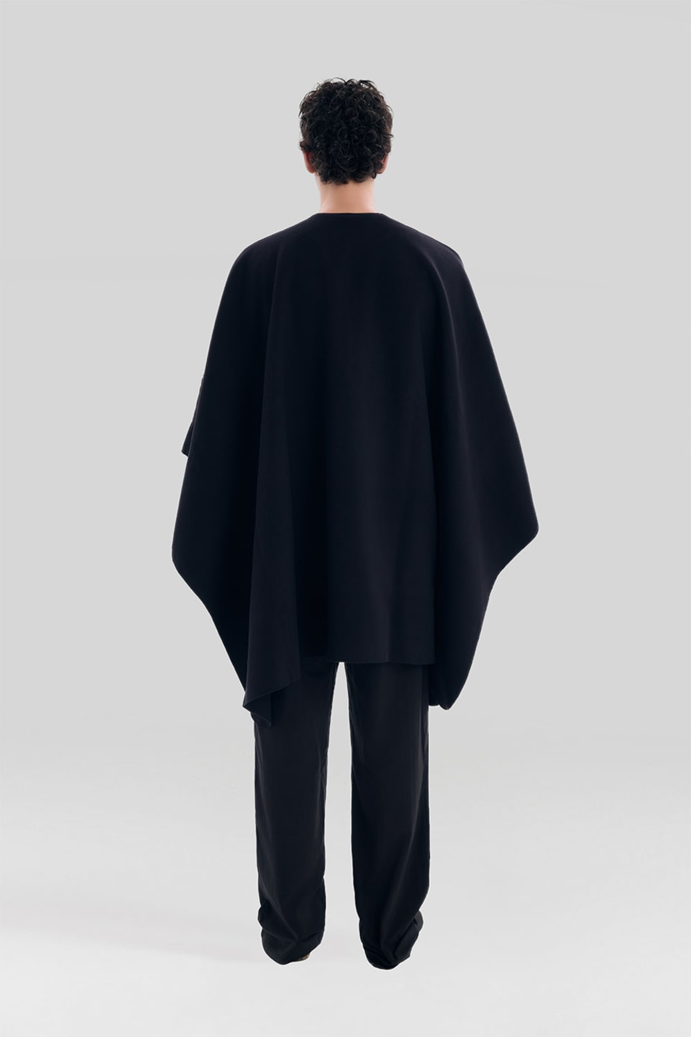 Sertaç Taşdelen-Siyah %100 Yün Çift Taraflı Omuz Oversized Erkek Panço Model R 03-Panço-3-Milagron.com