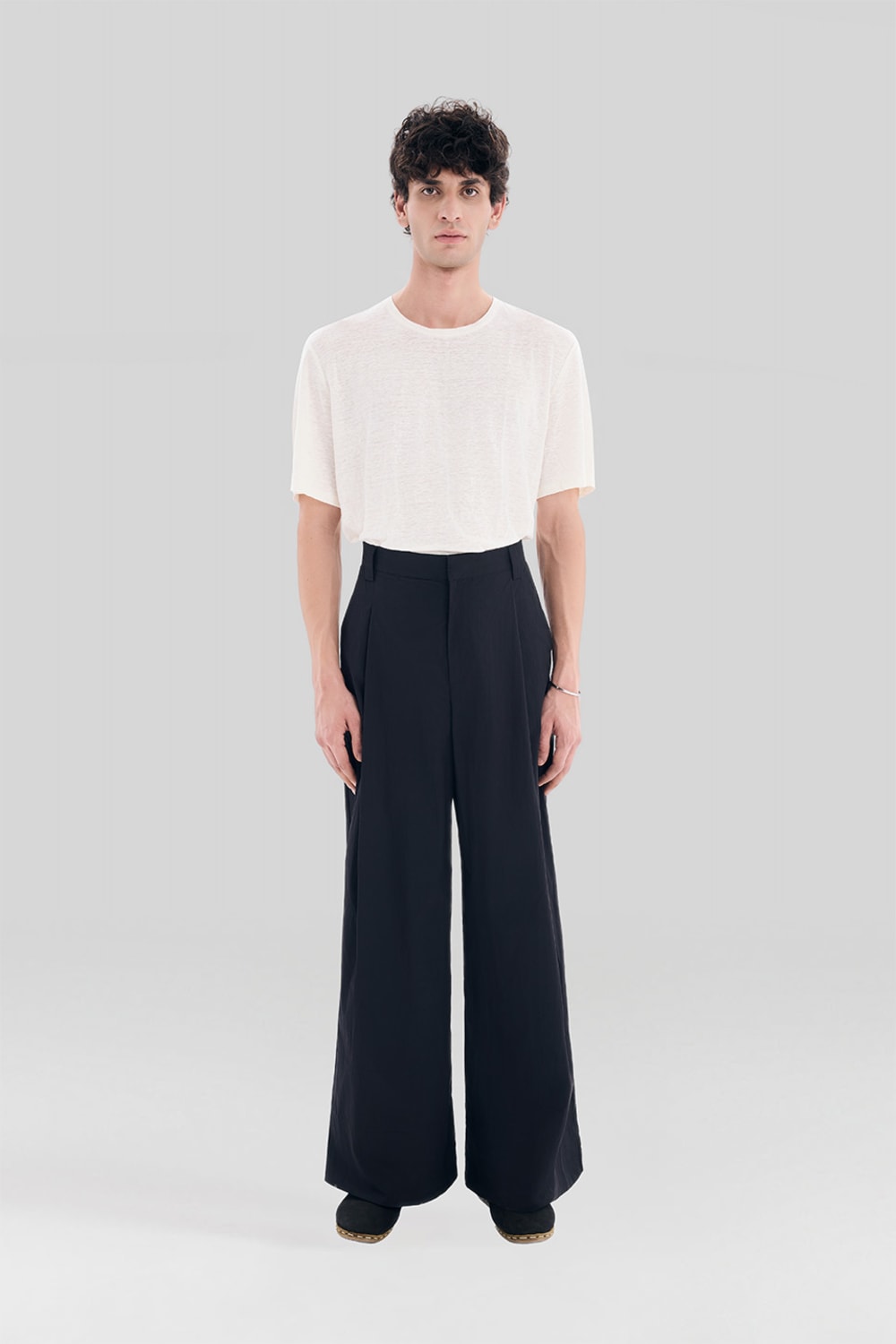 Sertaç Taşdelen-Siyah %40 Pes %60 Naylon Tek Pileli Geniş Paça Erkek Pantolon Model P 09-Pantolon-1-Milagron.com