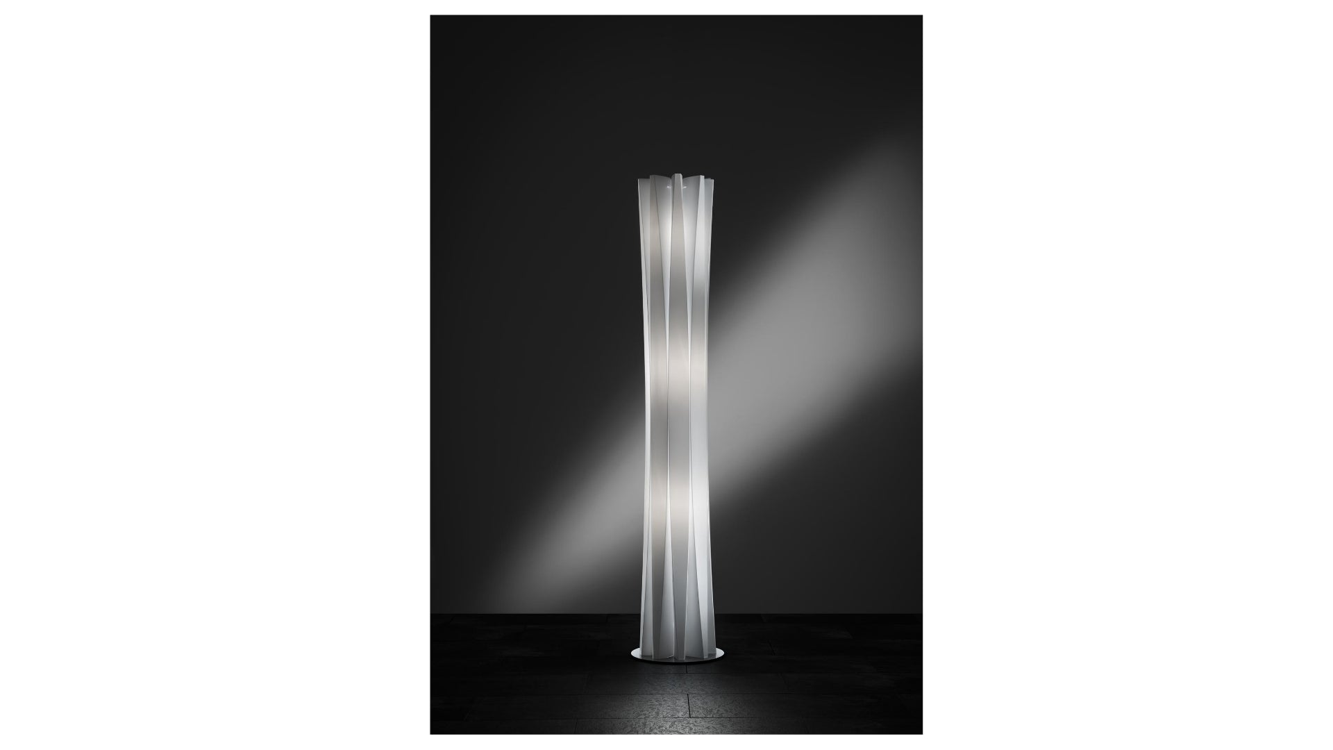 Bach Xxl Lambader 3L Beyaz Ø31,5X184 Cm E27 Led 3X8W
