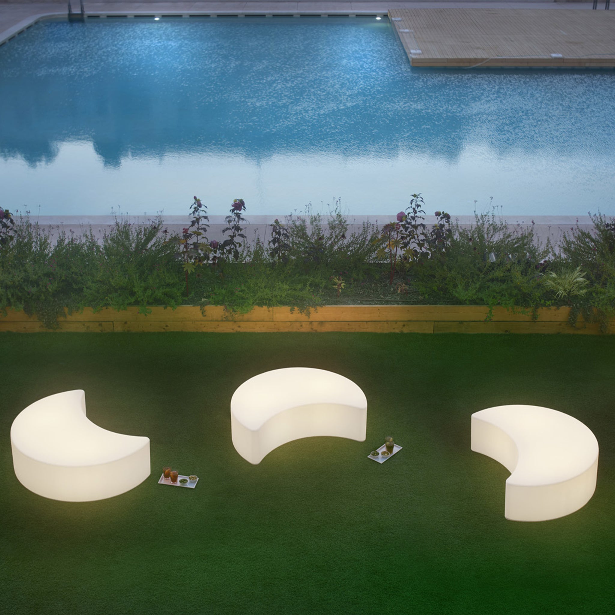 Slide-Ay Formunda Işıklı Dış Mekan Puf-Puf-2-Milagron.com