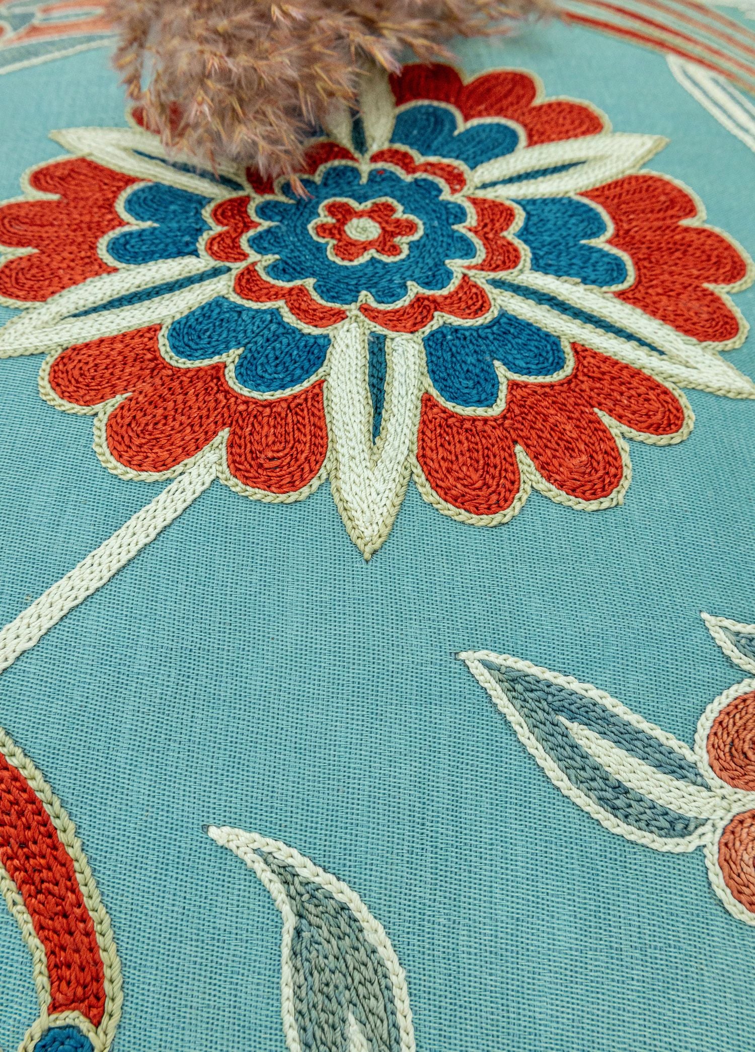 Soho Antiq-Arel Lale Motifli El Yapımı Kırlent 50x50 Cm-Yastık-3-Milagron.com