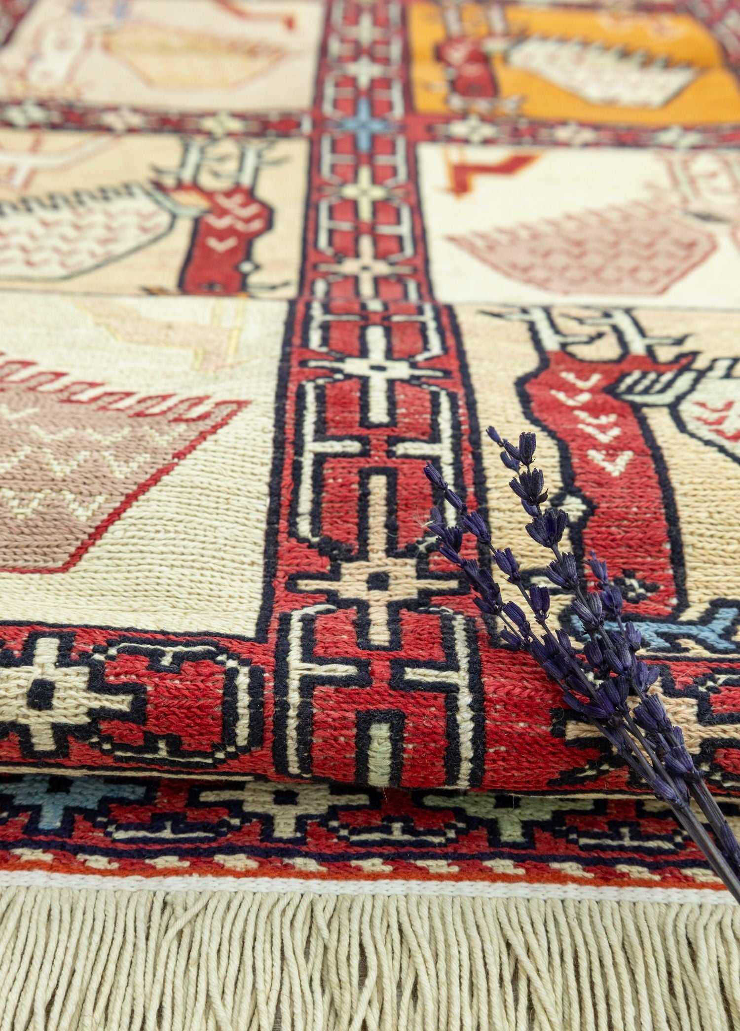 Soho Antiq-Dehri Hayvan Figürlü İpek Kilim 131x197 Cm-Kilim-4-Milagron.com