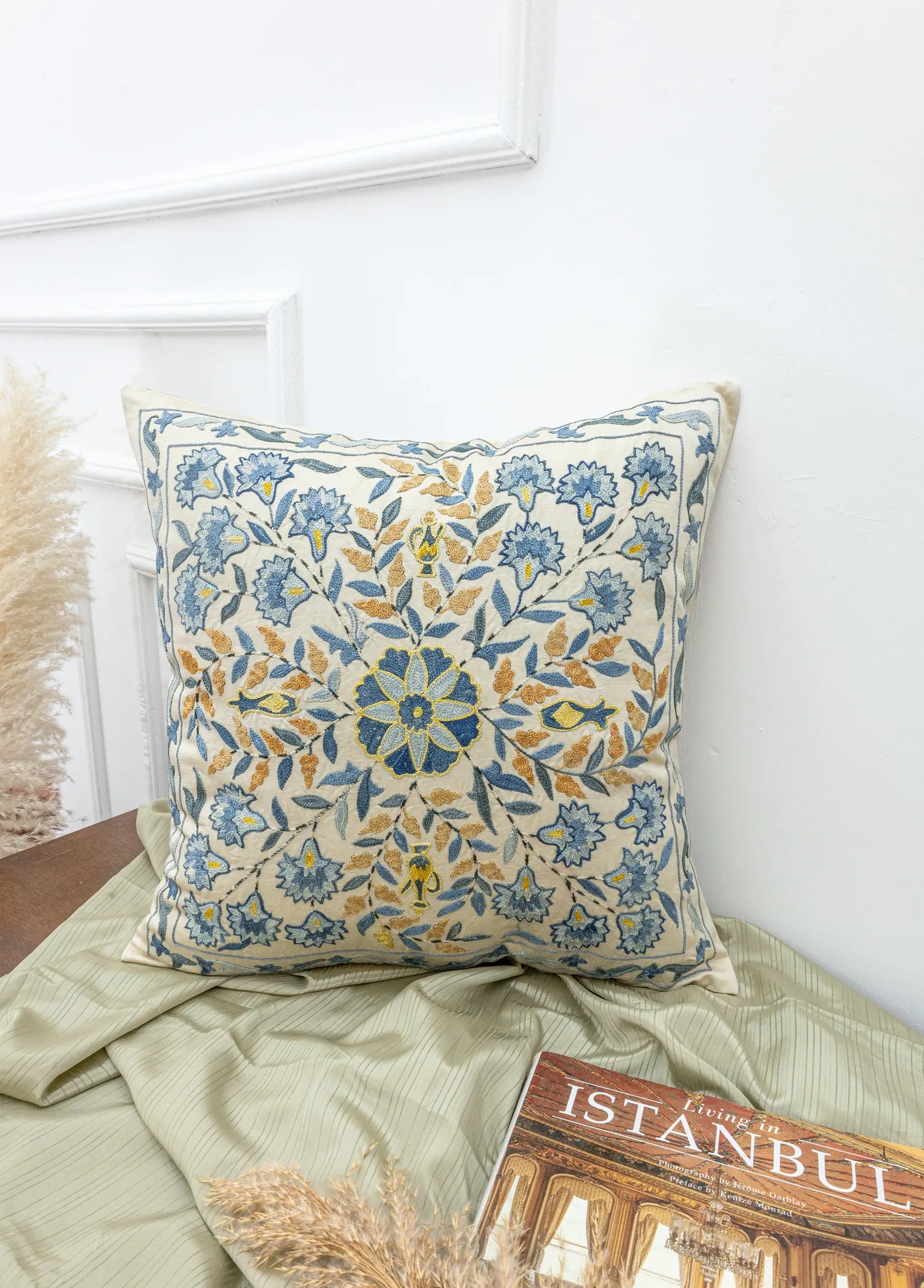 Soho Antiq-Erguvan Çiçek Desenli İpek Kırlent 50x50 Cm-Kırlent-2-Milagron.com