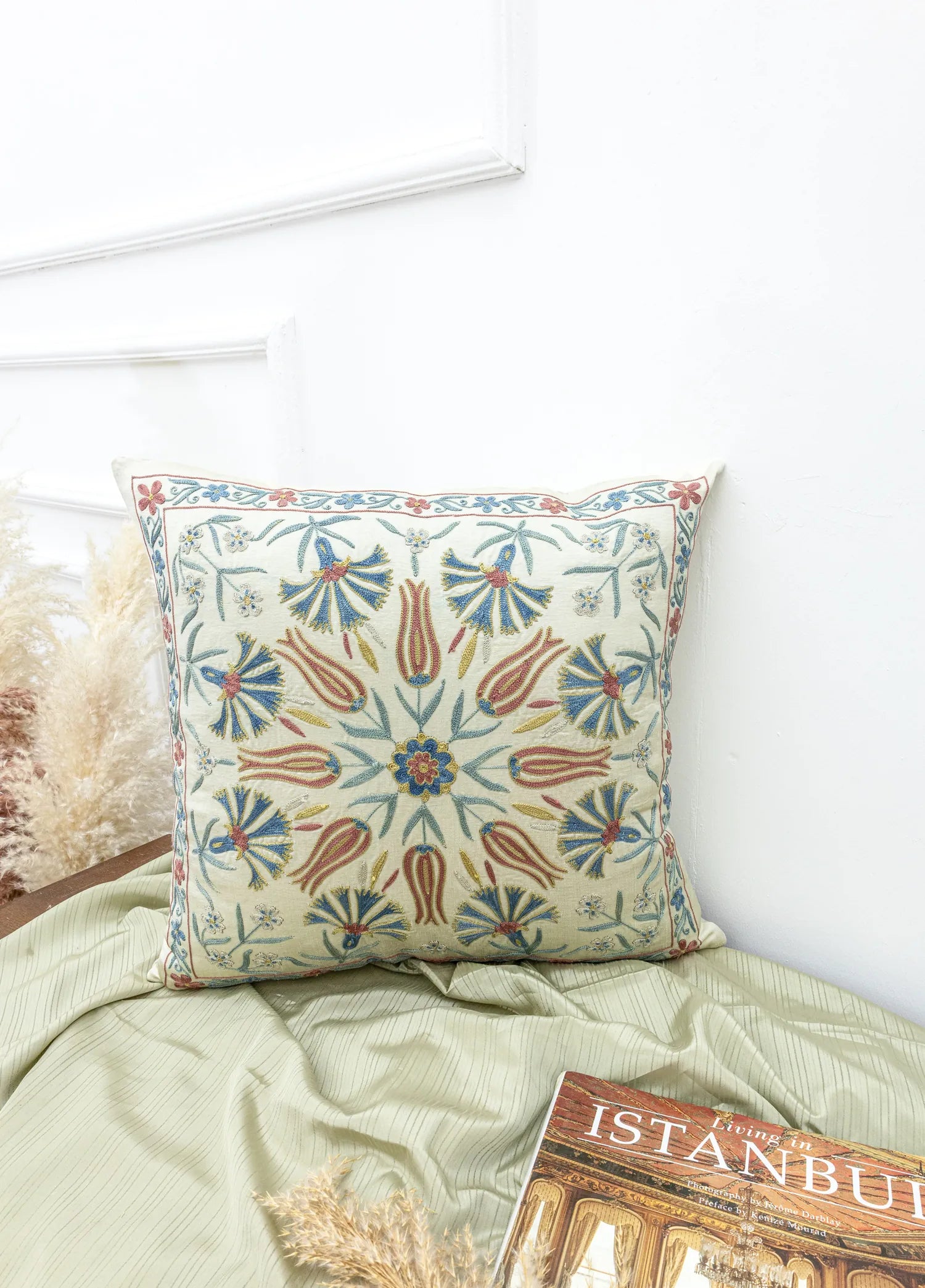 Soho Antiq-Girelli İpek Suzani Kırlent 50x50 Cm-2-Milagron.com