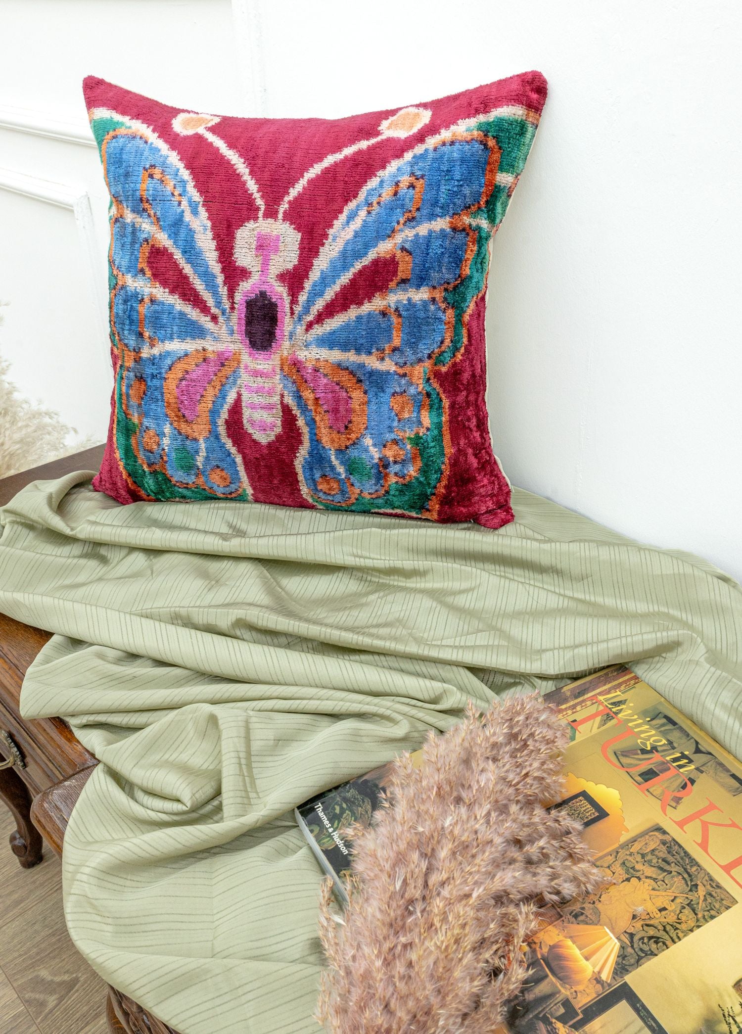 Soho Antiq-Mahnaz Kelebek Desenli El Yapımı Kırlent 50x50 Cm-Kırlent-2-Milagron.com