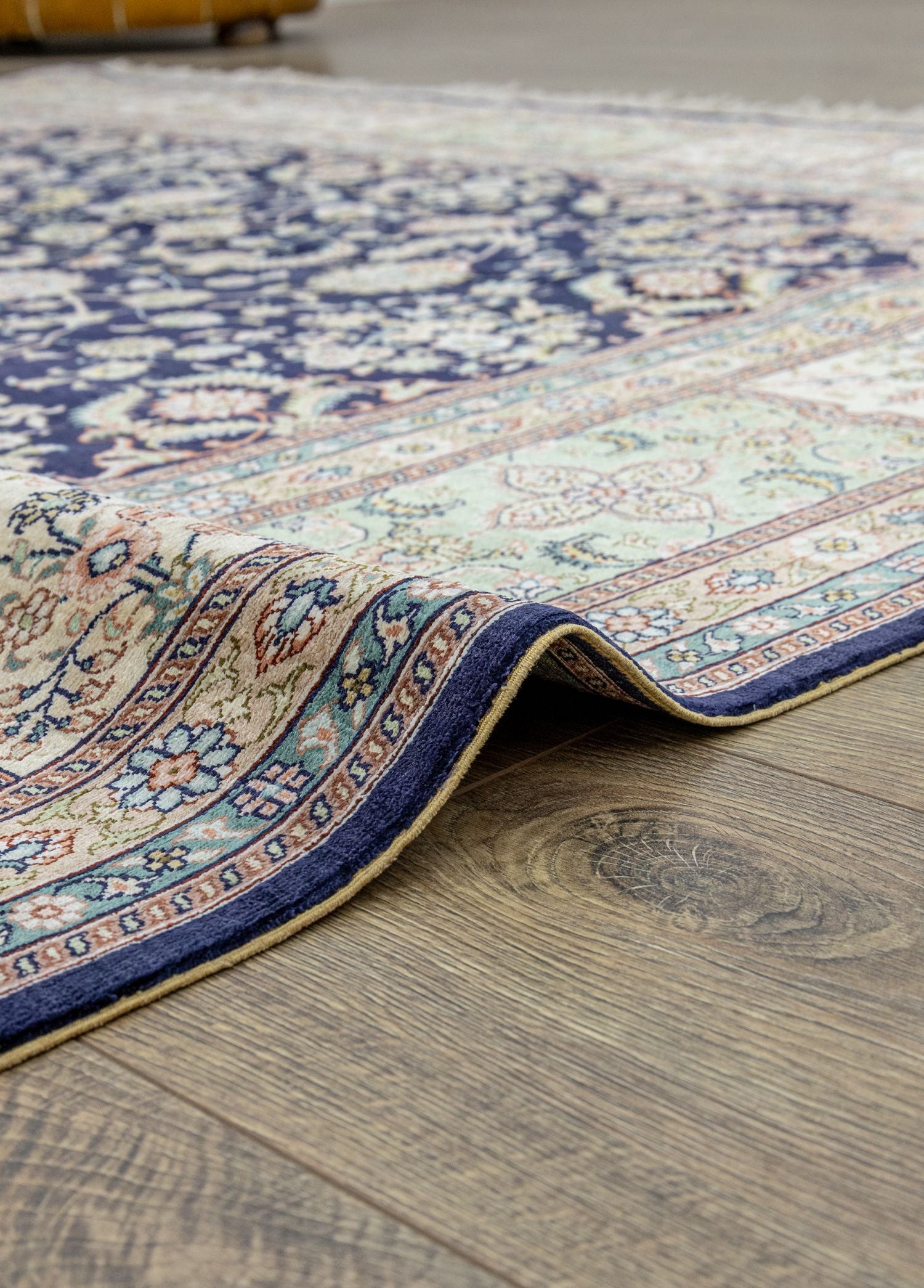 Soho Antiq-Sandine Madalyon Desenli İpek Halı 184x268 Cm-Halı-5-Milagron.com