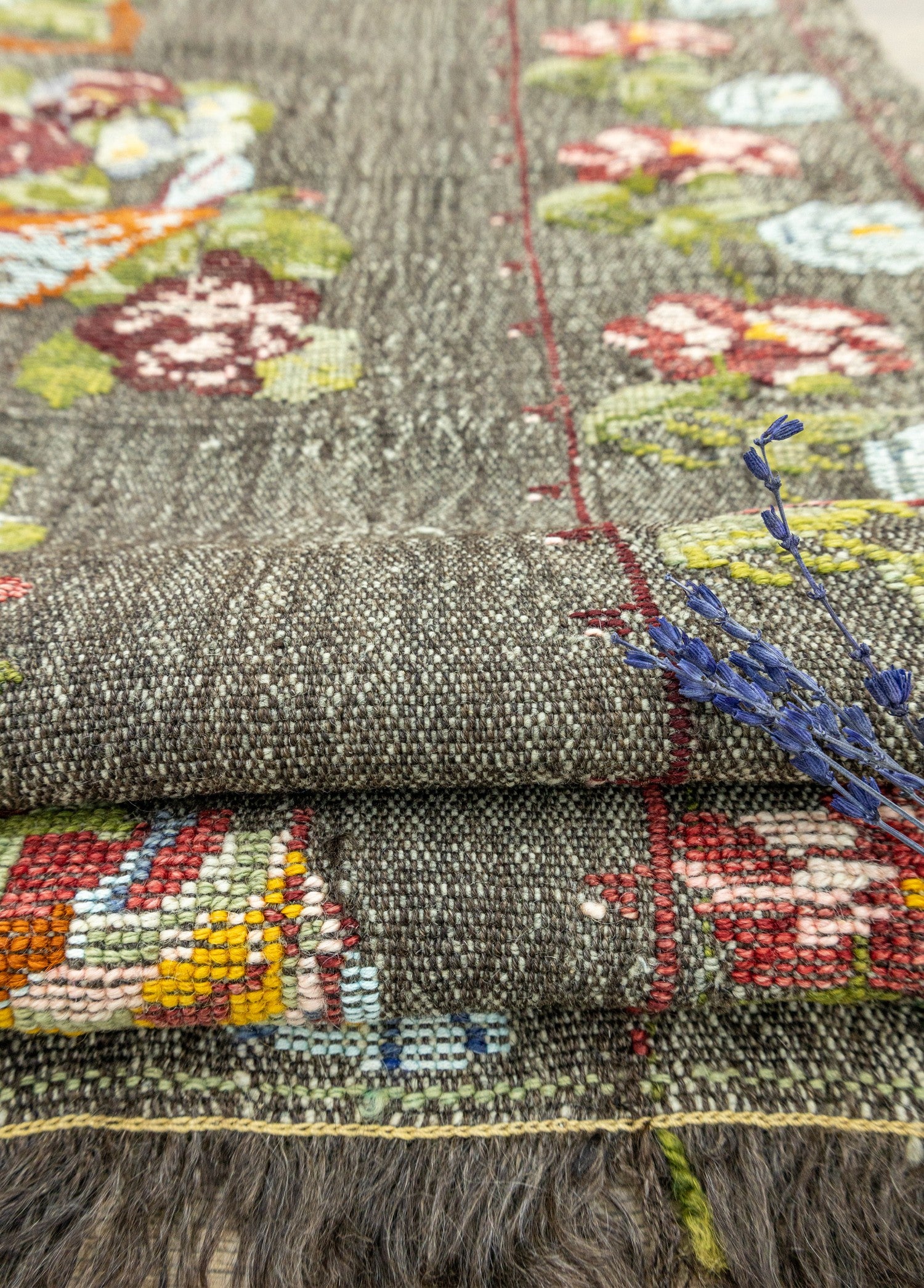 Soho Antiq-Setenay Kanaviçe İşlemeli El Dokuma Yün Kilim 154x221 Cm-Halı-4-Milagron.com