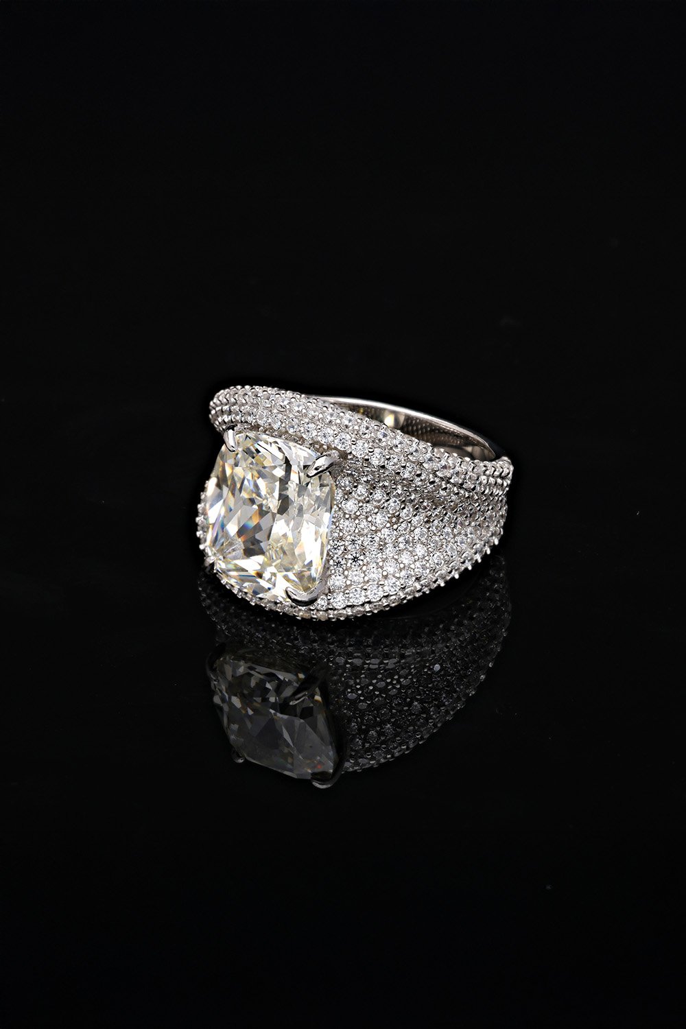 SooSilky-Cushion Tektaş Ve Pave Montürlü Yüzük-Yüzük-2-Milagron.com