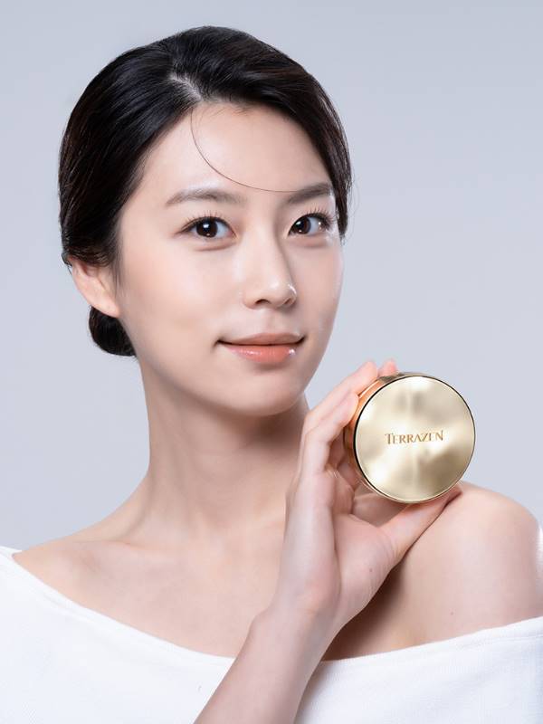 Terrazen-Perfect Finish Cushion No.21 Light Beige-Fondöten-8-Milagron.com