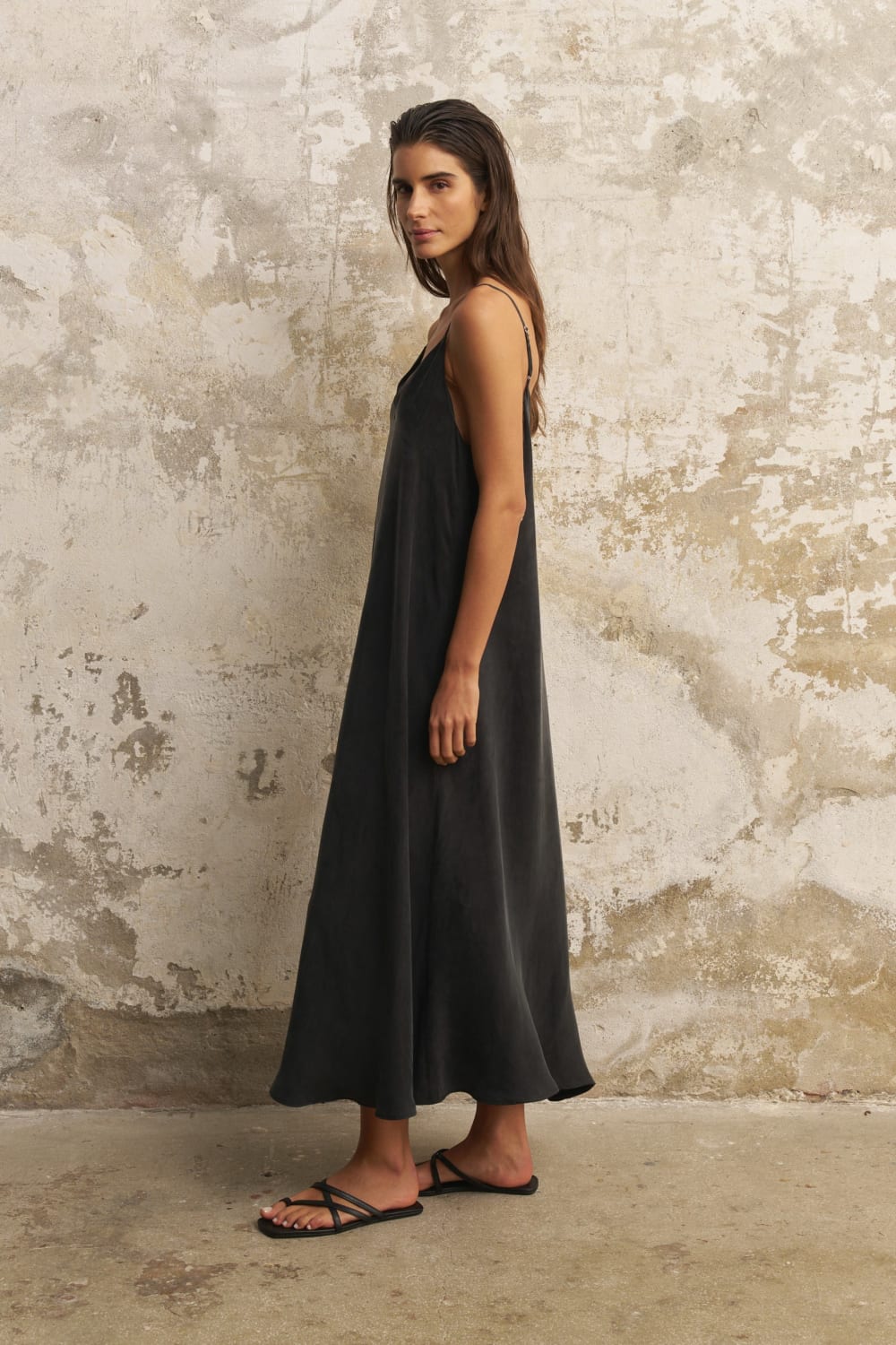 The Handloom-Lucid Flow Maxi Dress Black-Elbise-3-Milagron.com