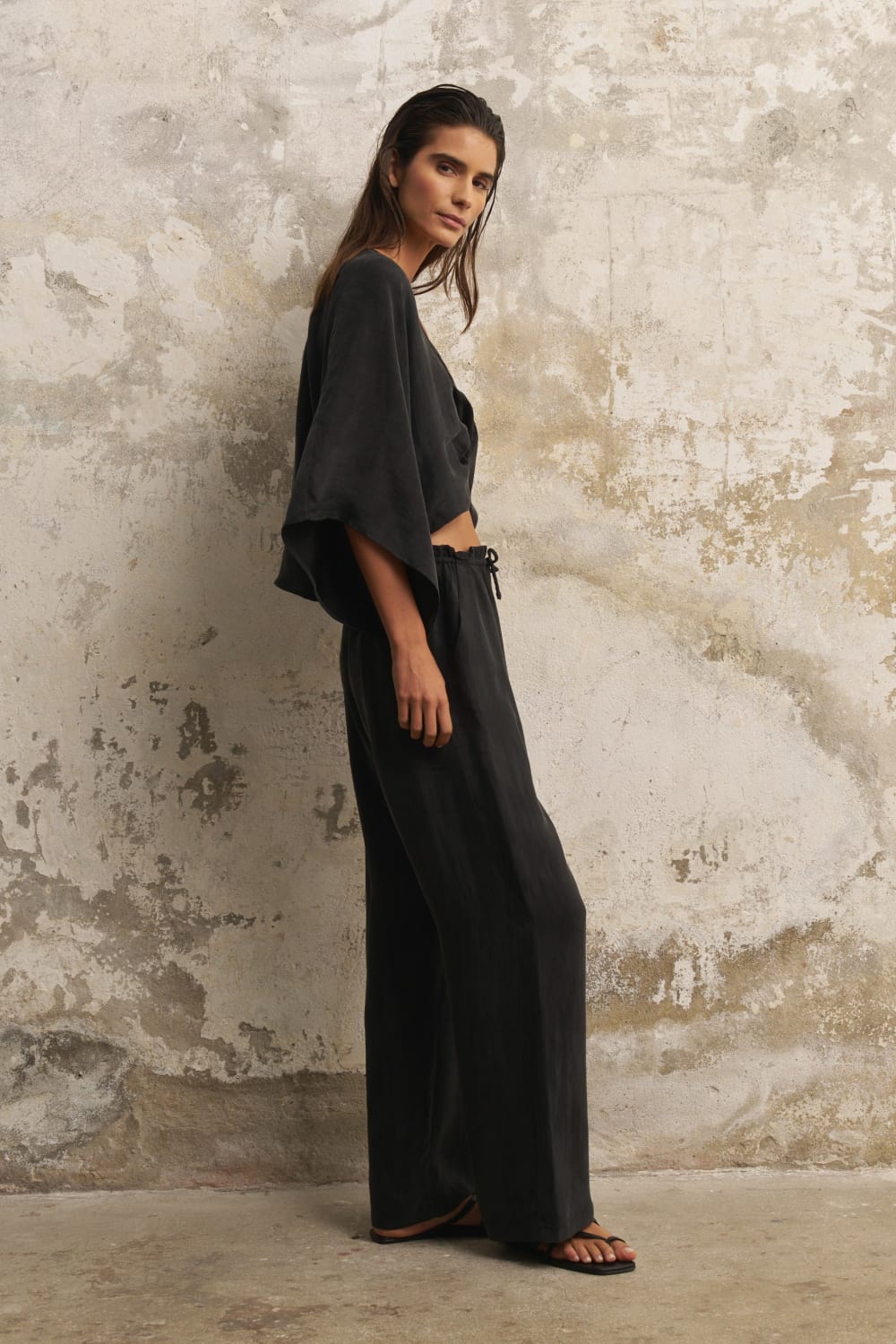 The Handloom-Lucid Knot Top Black-Gömlek-2-Milagron.com