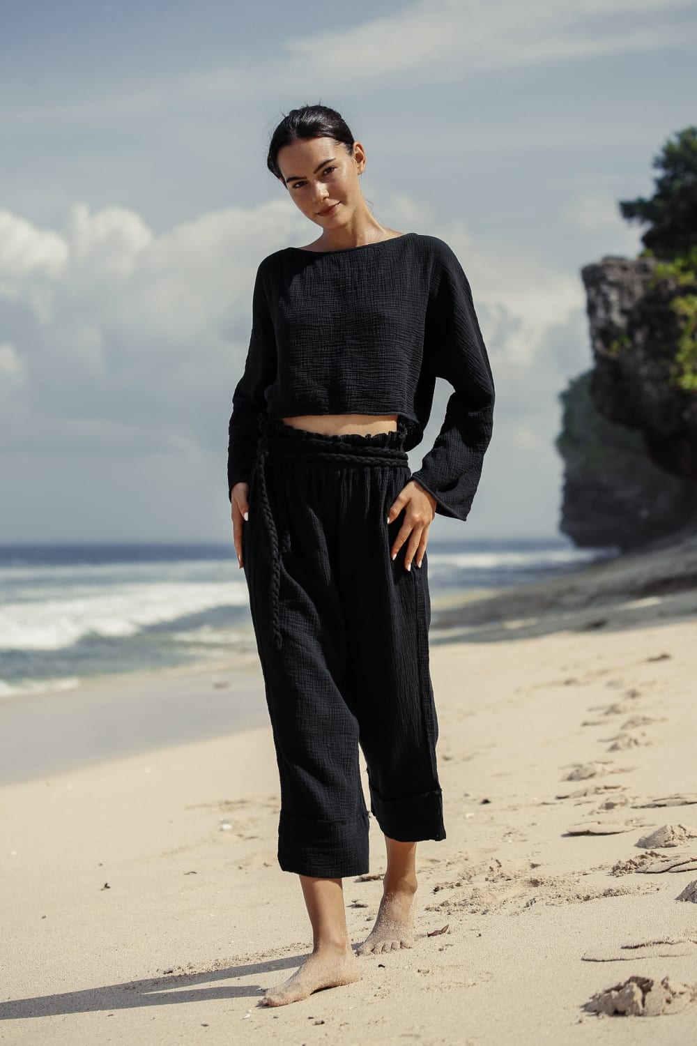 The Handloom-Paloma Paper Bag Pants Black-Pantolon-1-Milagron.com