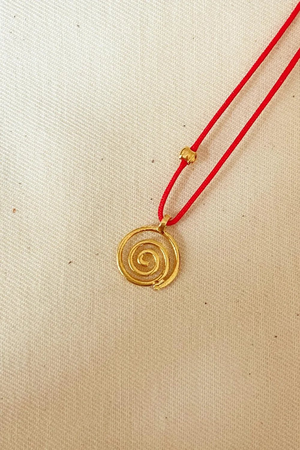 The Pheia-Spiral Güneş Kırmızı İp Kolye | 925 Ayar Gümüş-Kolye-3-Milagron.com