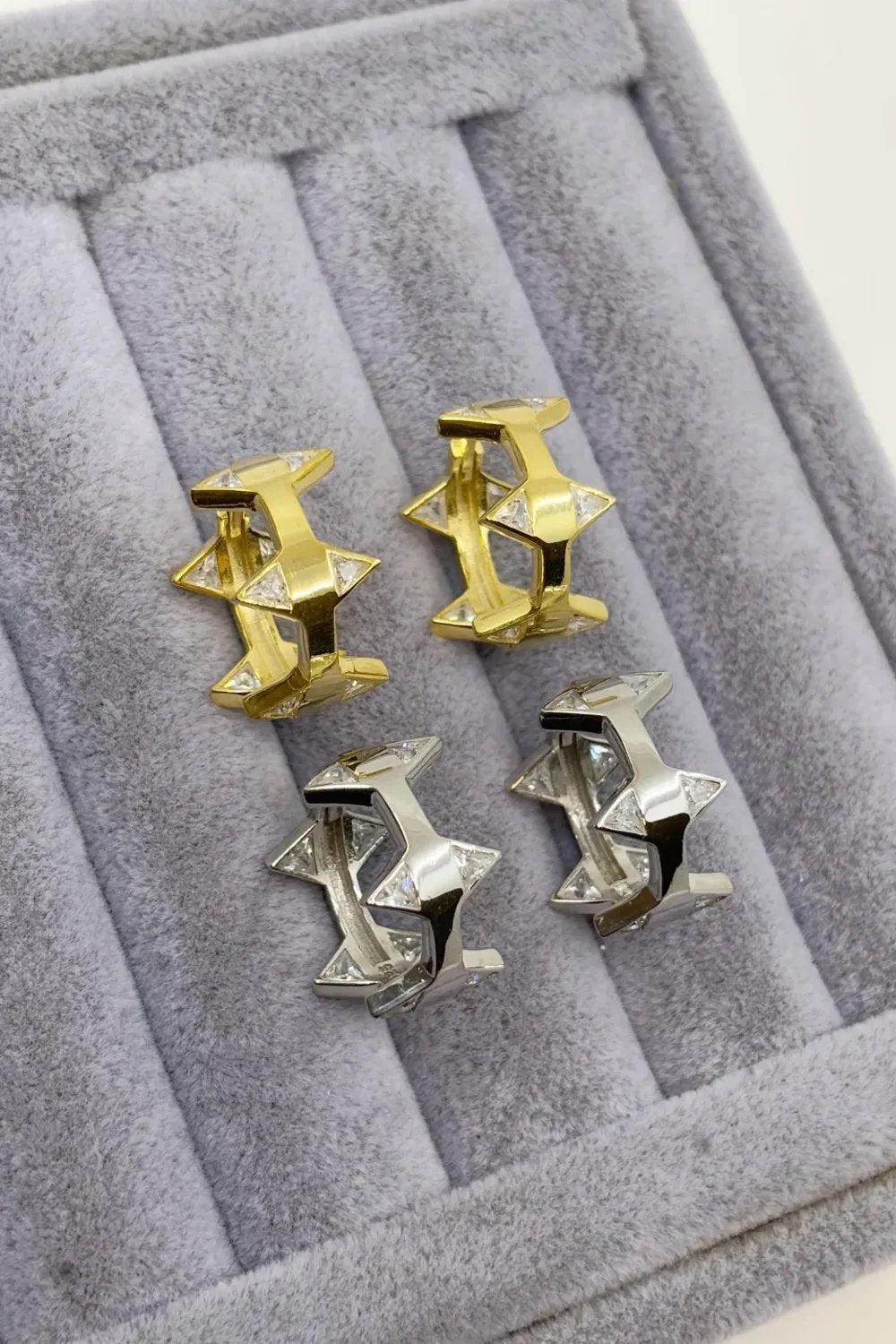 The Pheia-Üçgen Taş Detaylı Halka Küpe | 925 Ayar Gümüş-Küpe-2-Milagron.com