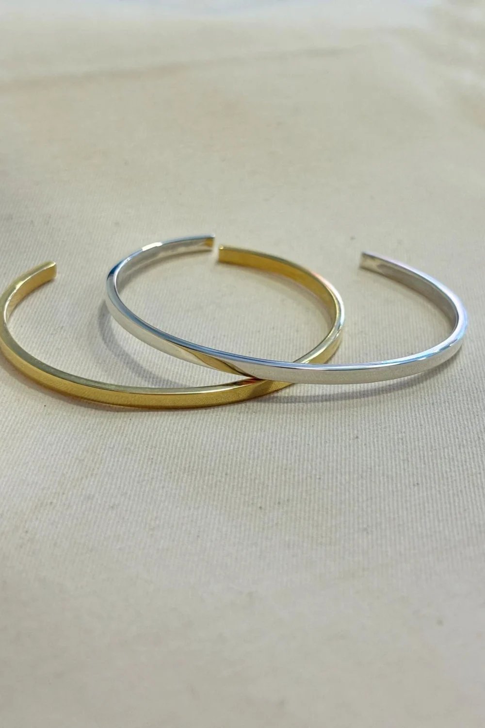 The Pheia-Yassı Kelepçe Bileklik | 925 Ayar Gümüş-Bileklik-2-Milagron.com