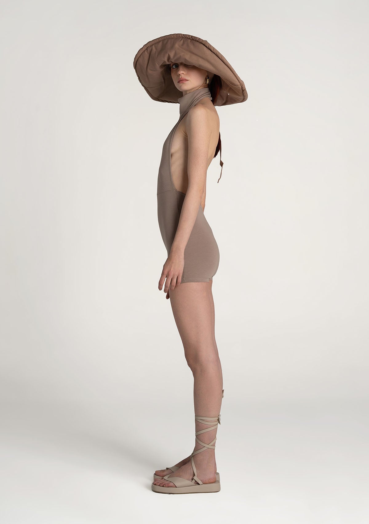 Tiny-Açık Kahverengi Boğazlı Sırt Dekolteli Şort Bodysuit-Bodysuit-4-Milagron.com