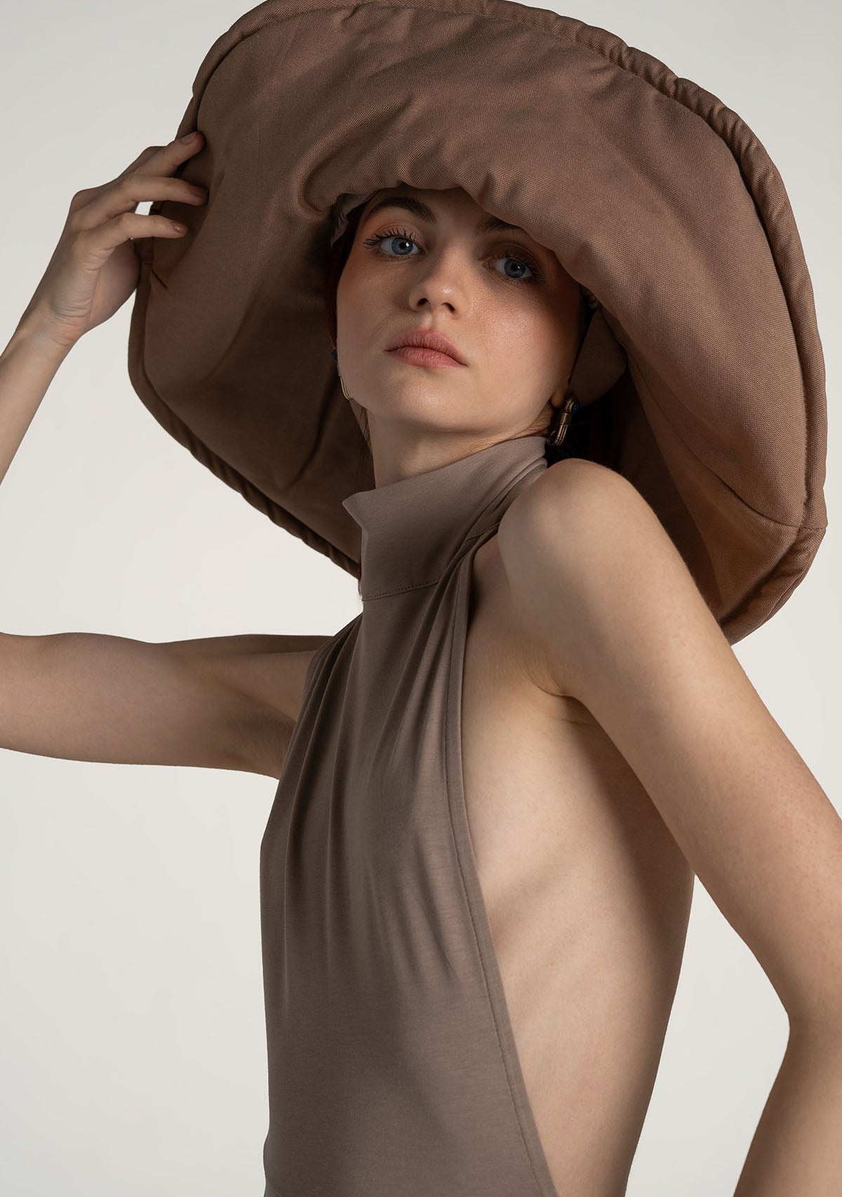 Tiny-Açık Kahverengi Boğazlı Sırt Dekolteli Şort Bodysuit-Bodysuit-9-Milagron.com