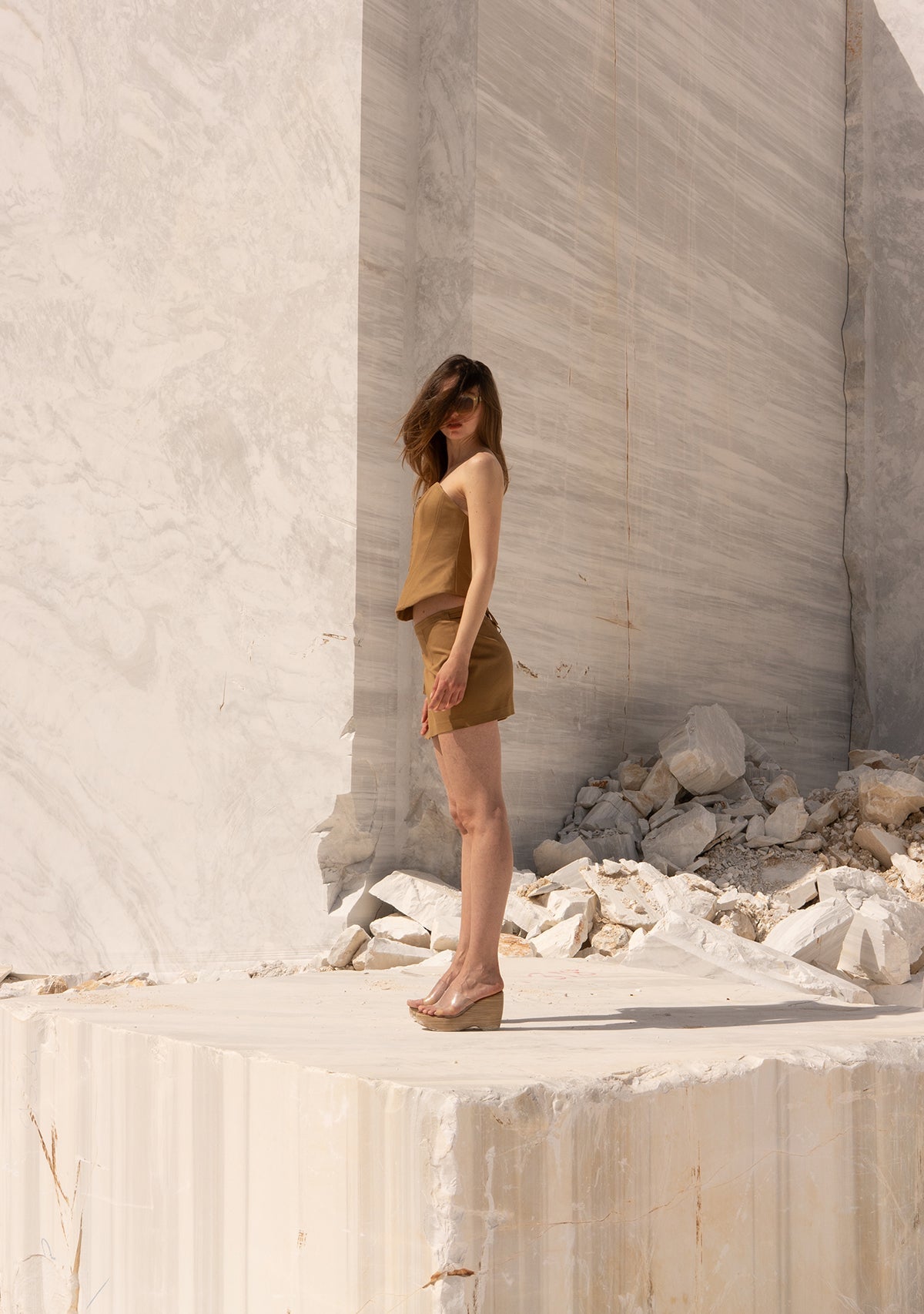 Tiny-Anvelop Kesim Bağlamalı Mini Bej Etek-4-Milagron.com