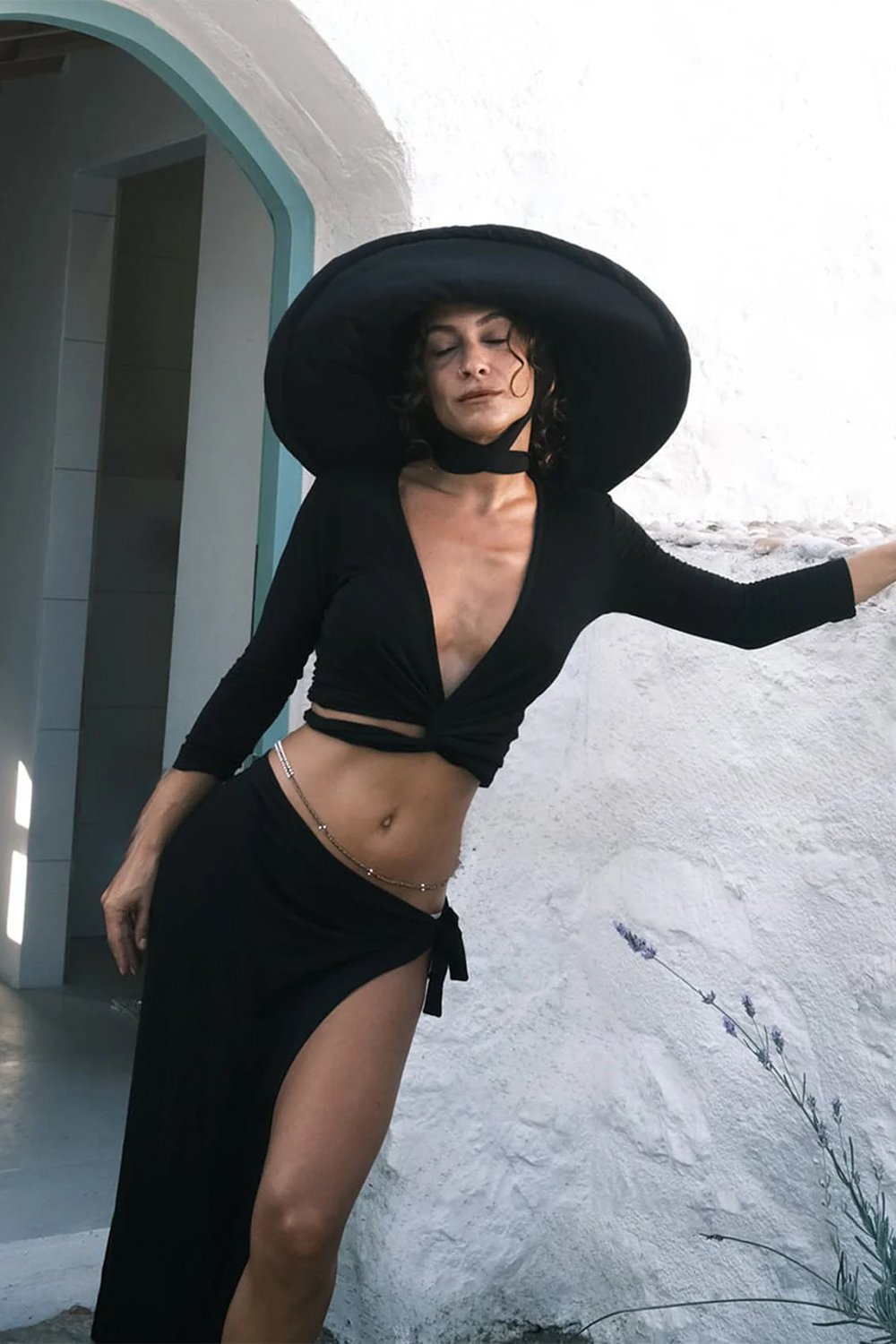 Tiny-Bağlamalı Uzun Kollu Kısa Siyah Bluz-Bluz-1-Milagron.com