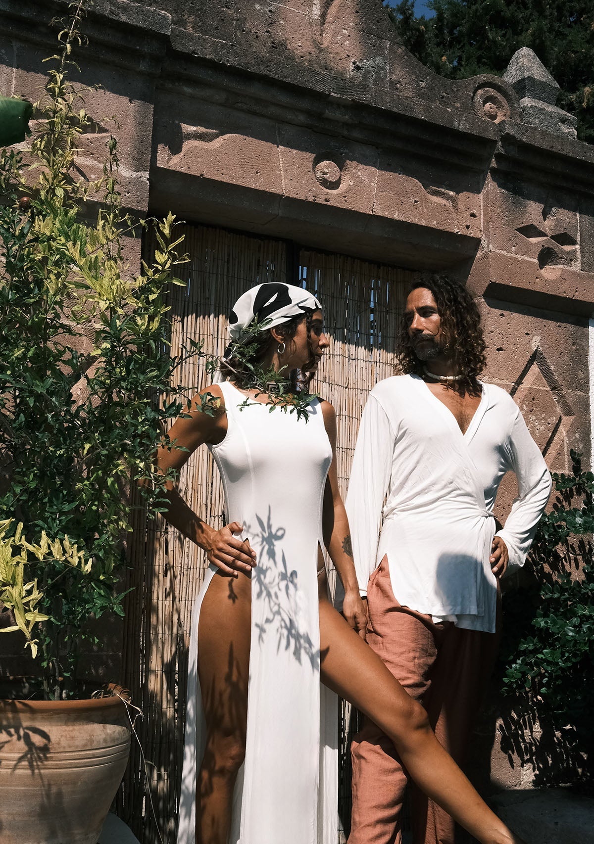 Tiny-Beyaz Derin Yırtmaçlı Yumuşak Kolsuz Elbise-Elbise-9-Milagron.com