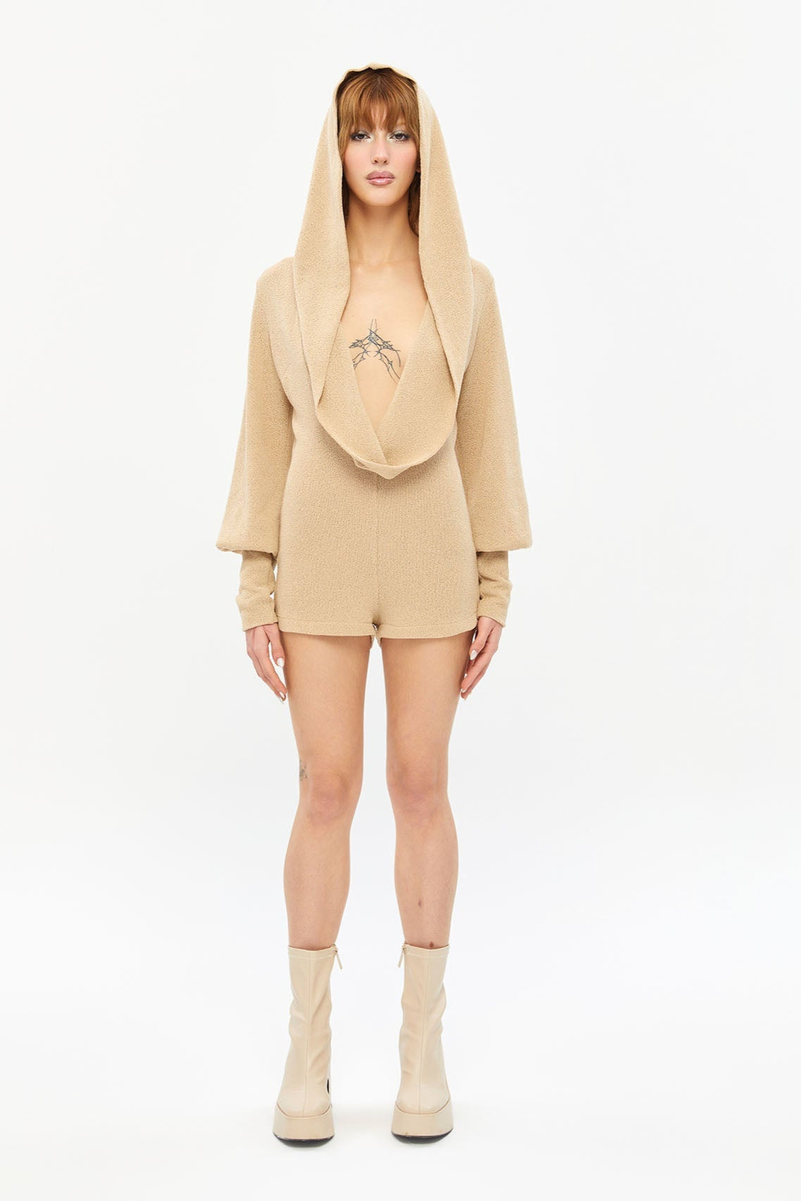 Tiny-Derin Dekolteli Bej Şort Tulum-Tulum-1-Milagron.com