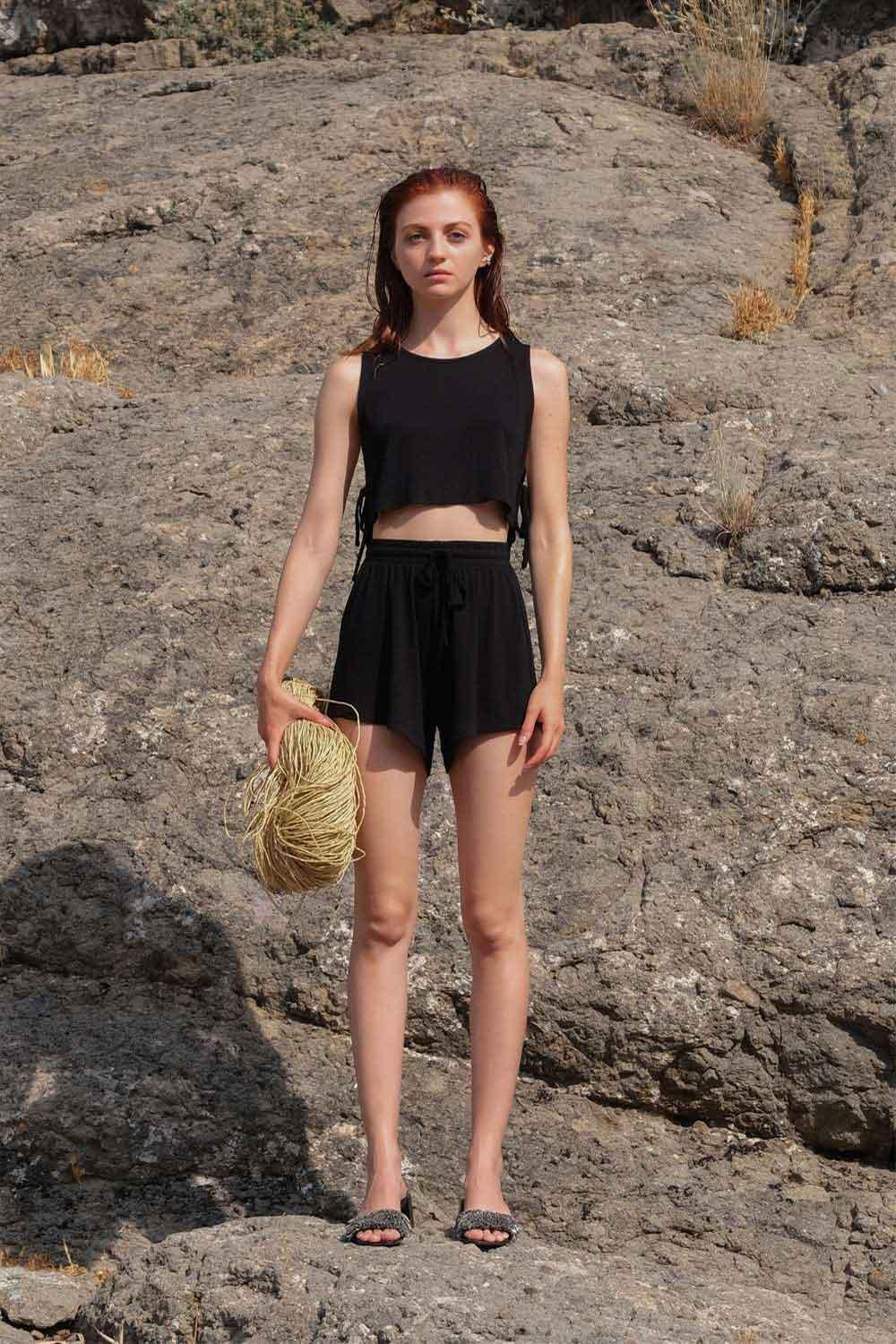 Tiny-Dökümlü Siyah Şort-Şort-1-Milagron.com