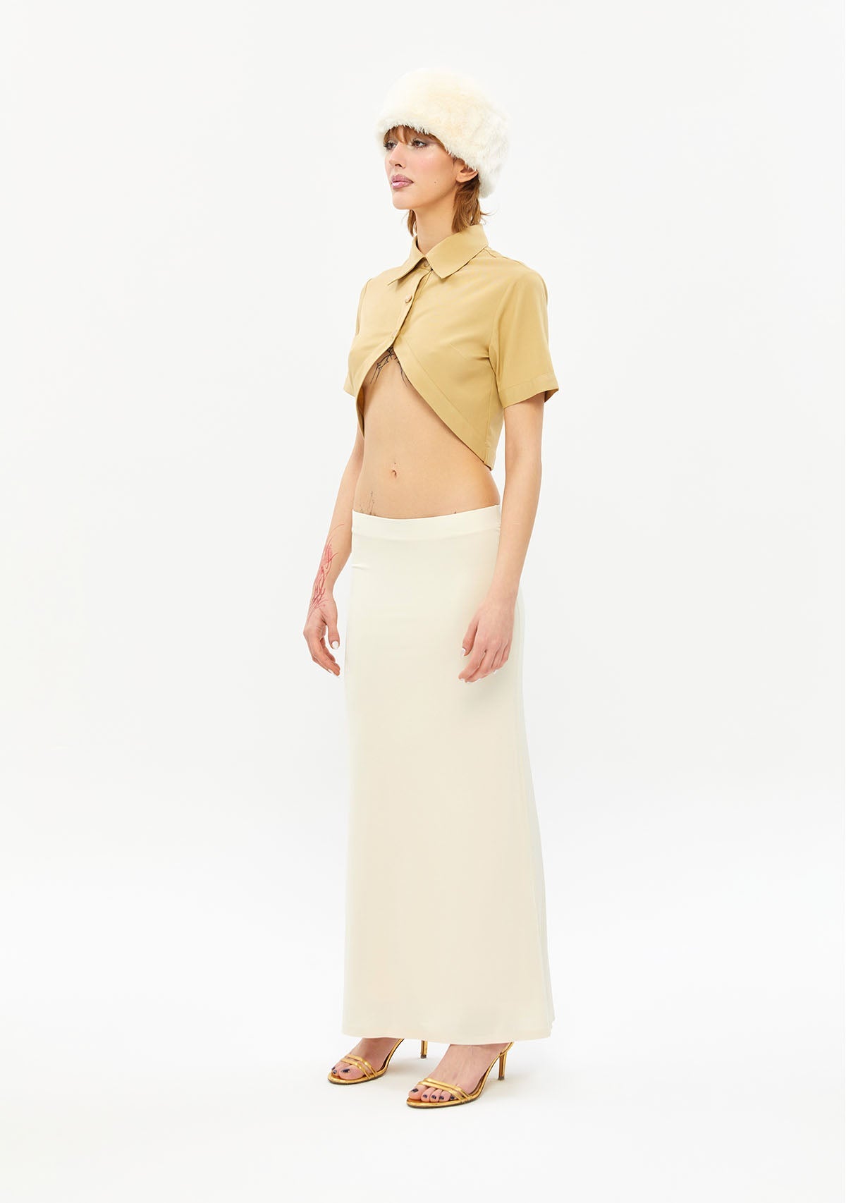 Tiny-Göbeği Açık Dik Yaka Kısa Bej Gömlek-Gömlek-3-Milagron.com