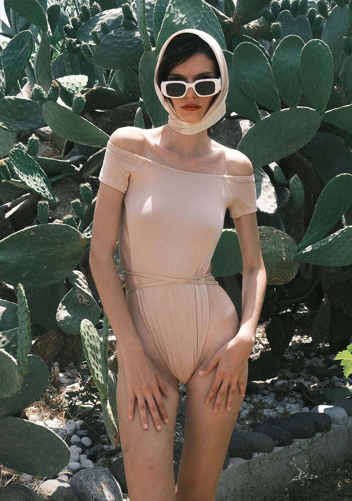 Tiny-Nude Derin Dekolteli Belden Bağlamalı Straplez Bodysuit-Bodysuit-6-Milagron.com