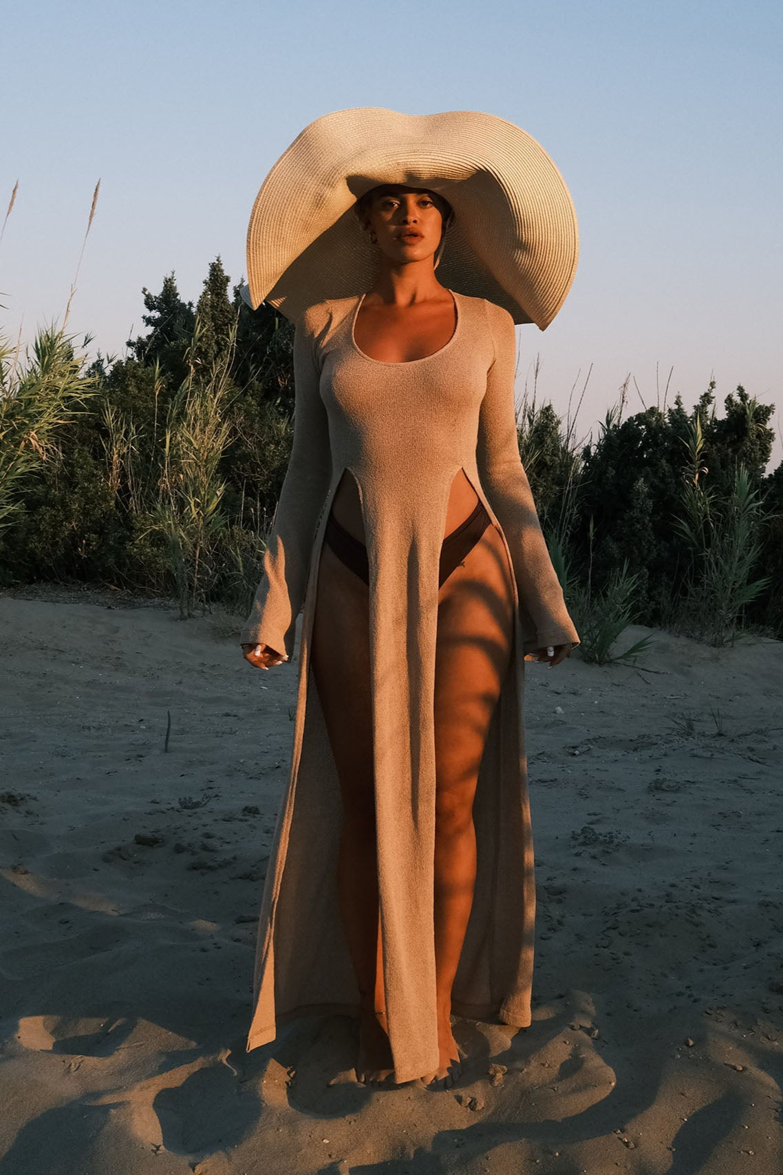 Tiny-Si Yırtmaçlı Uzun Kollu Bej Triko Elbise-Elbise-1-Milagron.com