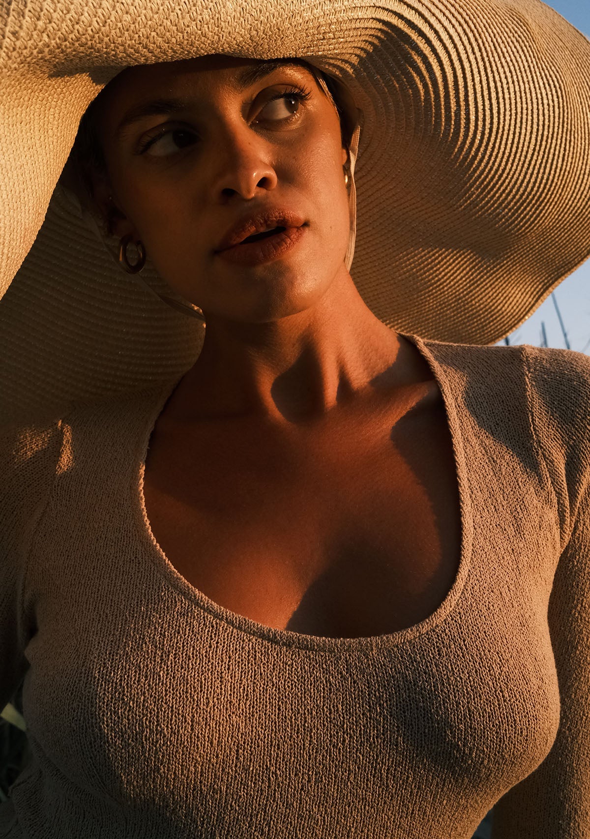 Tiny-Si Yırtmaçlı Uzun Kollu Bej Triko Elbise-Elbise-12-Milagron.com