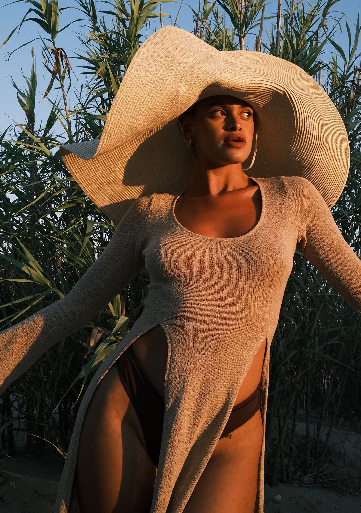 Tiny-Si Yırtmaçlı Uzun Kollu Bej Triko Elbise-Elbise-6-Milagron.com