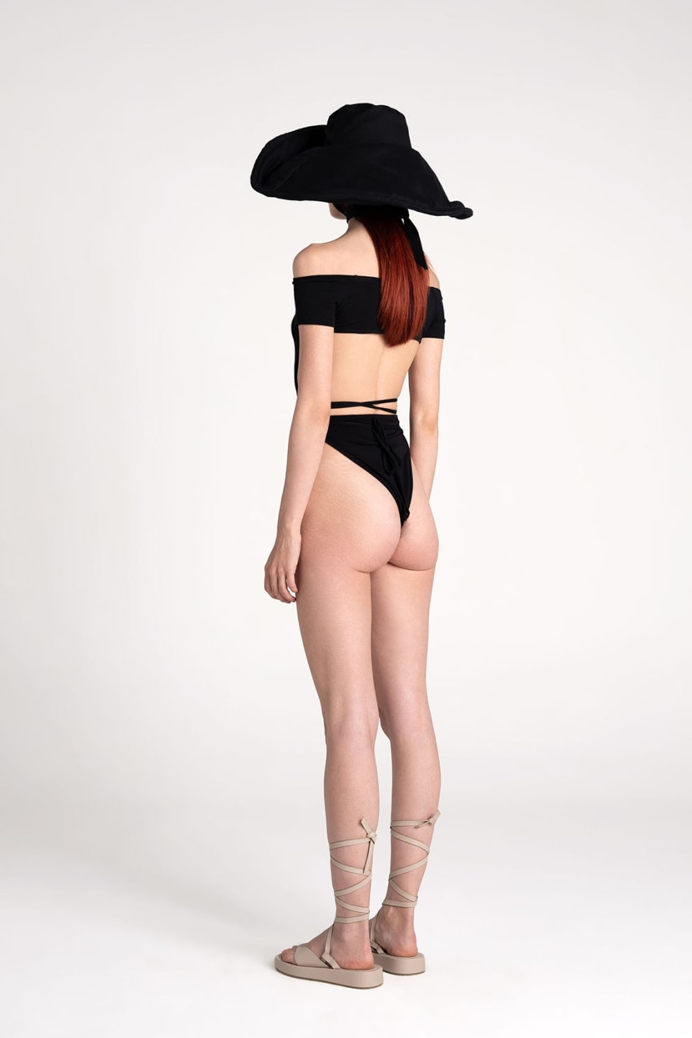 Tiny-Siyah Derin Dekolteli Belden Bağlamalı Straplez Bodysuit-Bodysuit-2-Milagron.com