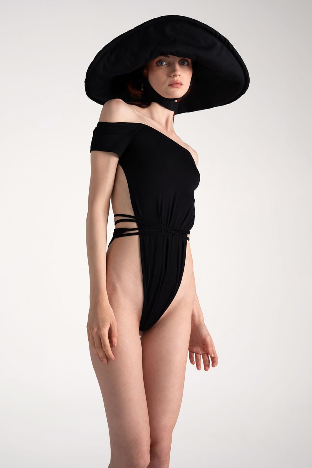 Tiny-Siyah Derin Dekolteli Belden Bağlamalı Straplez Bodysuit-Bodysuit-6-Milagron.com