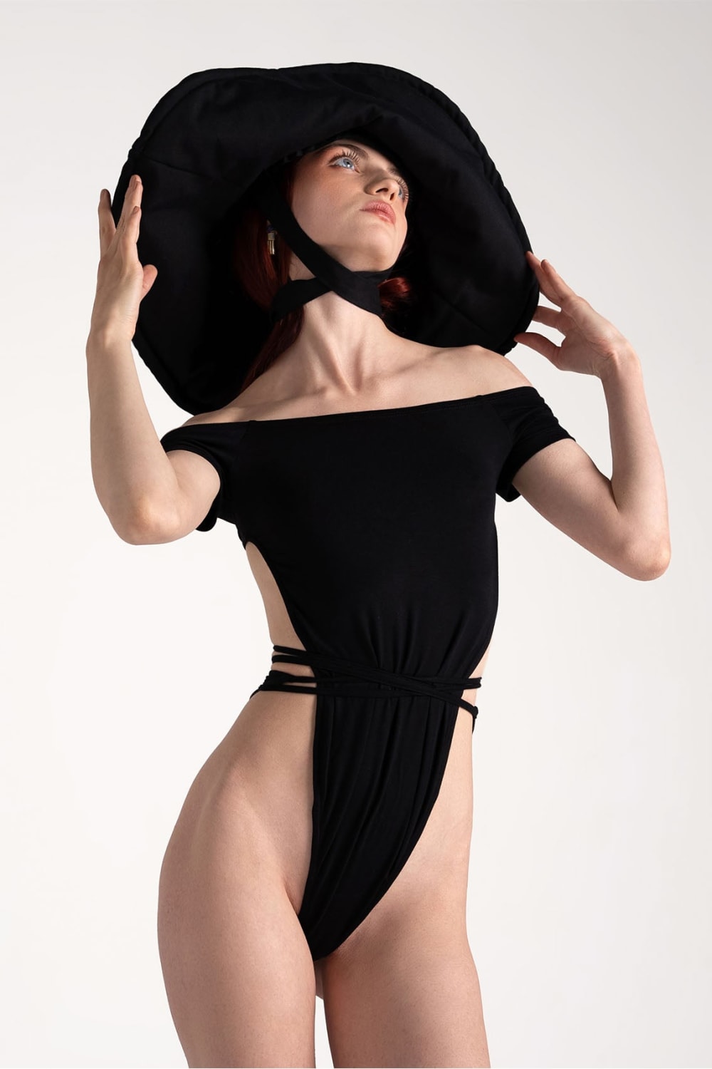 Tiny-Siyah Derin Dekolteli Belden Bağlamalı Straplez Bodysuit-Bodysuit-9-Milagron.com