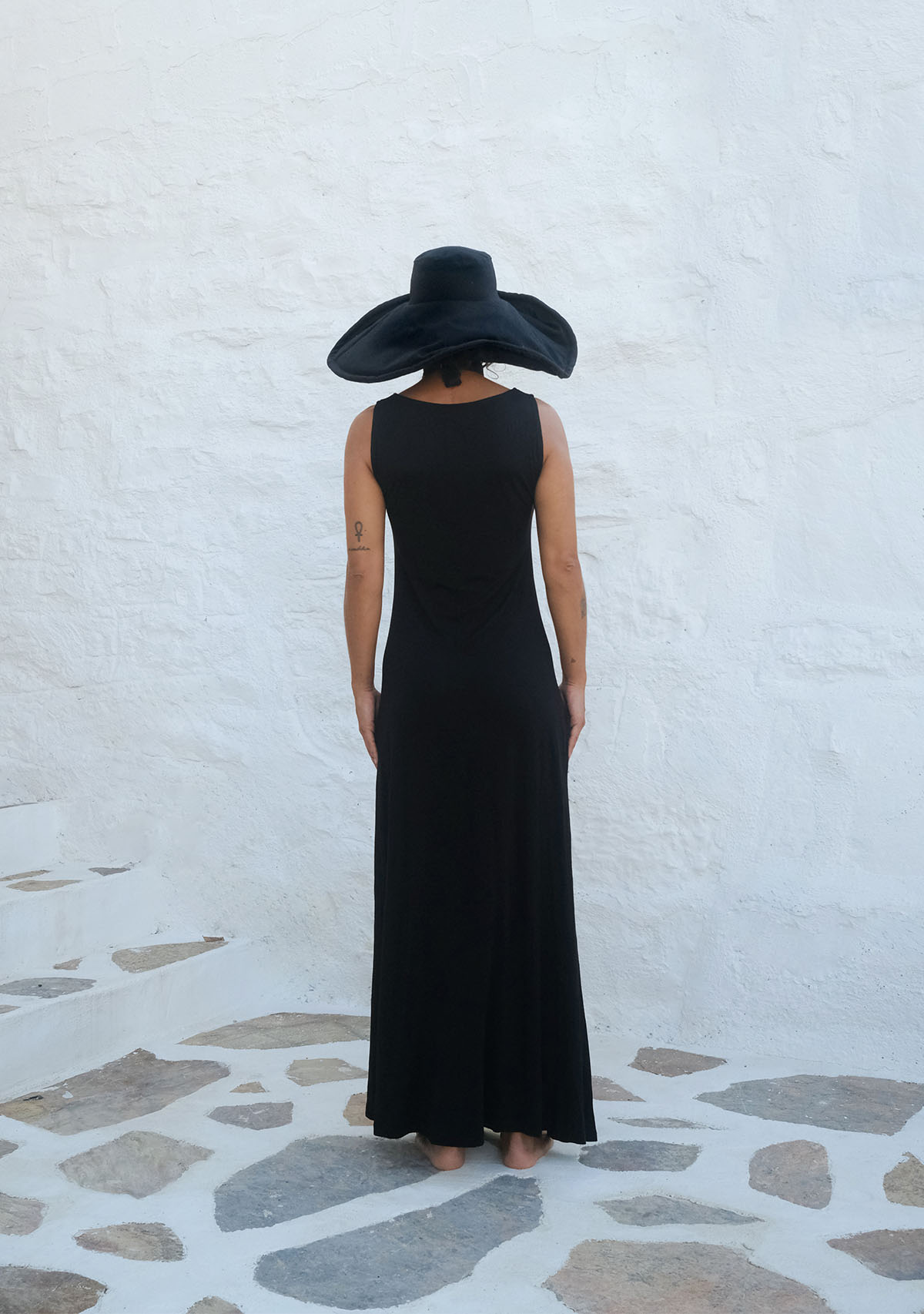 Tiny-Siyah Derin Yırtmaçlı Yumuşak Kolsuz Elbise-Elbise-2-Milagron.com